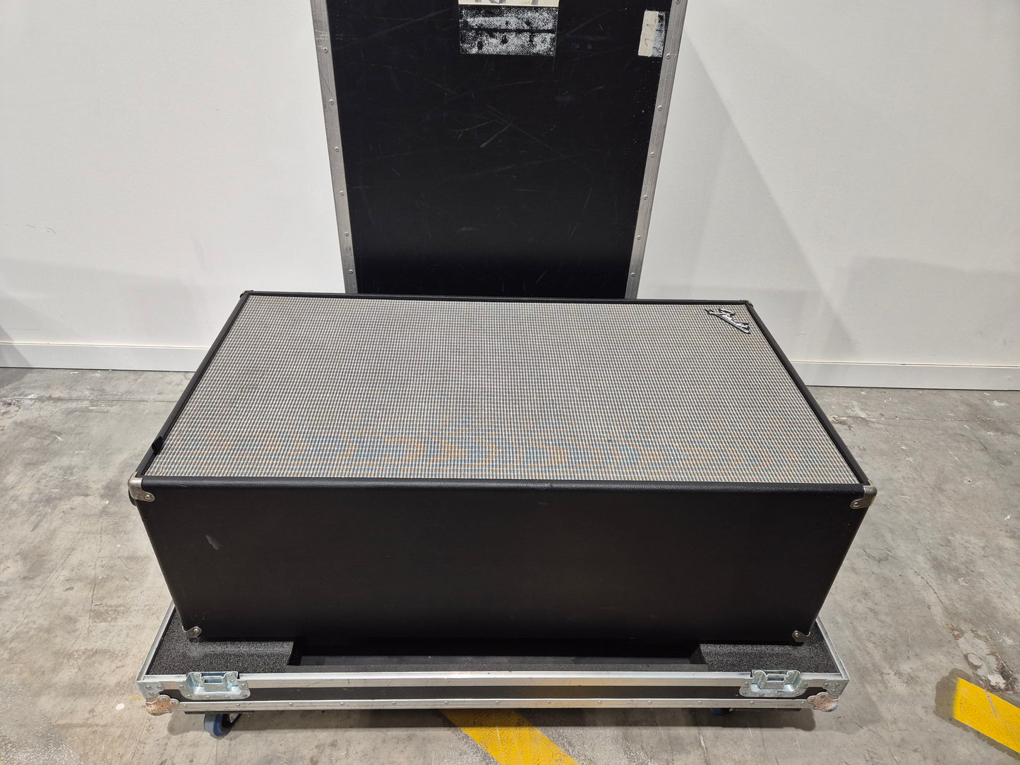 Fender Bassman 810 Neo - High-Capacity Bass Cabinet w/ Flight Case RRP £2449
