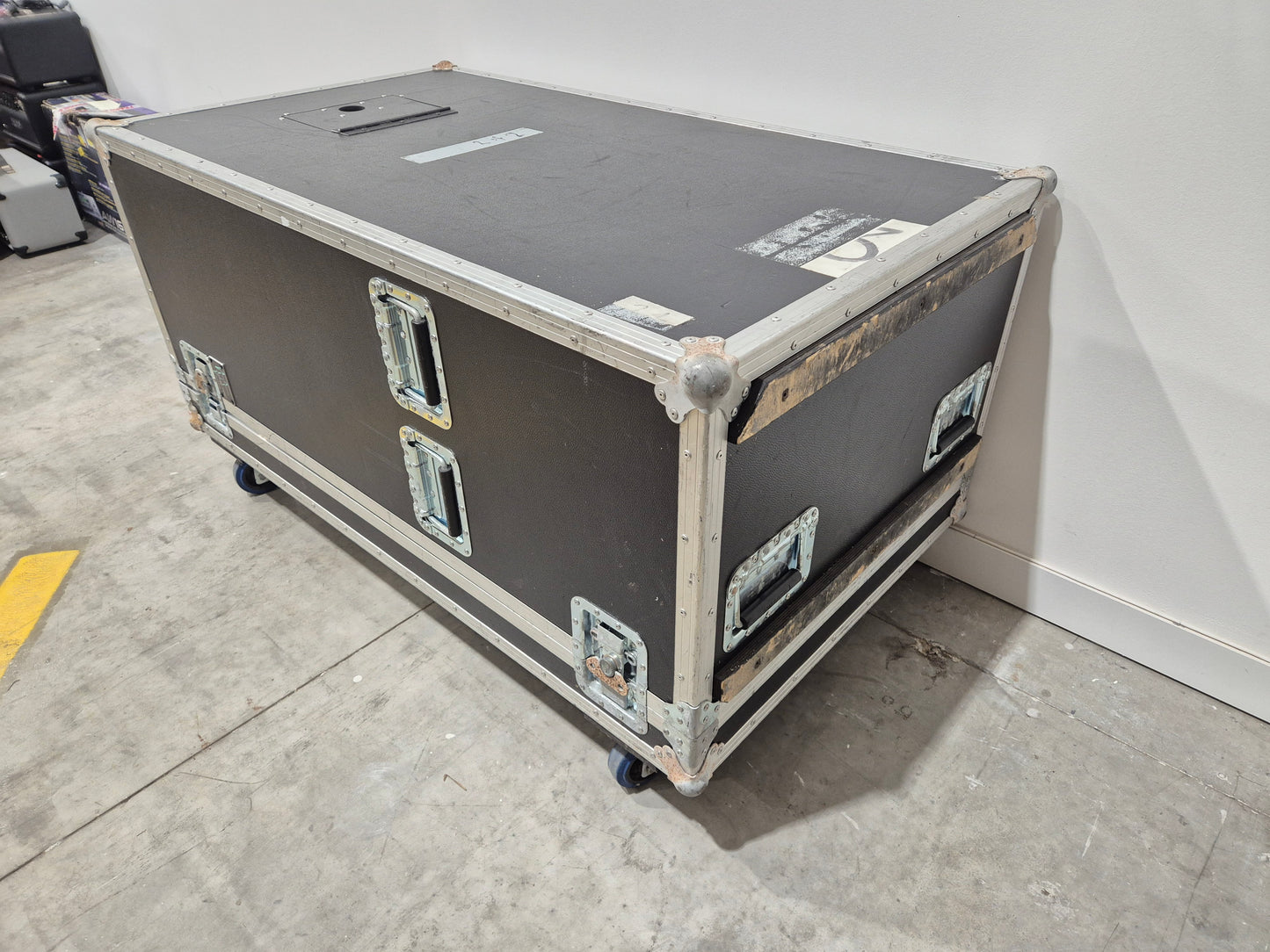 Fender Bassman 810 Neo Amplifier Cabinet - 8x10" Neo Speakers, 2000 Watts - Excellent w/ Hard Case