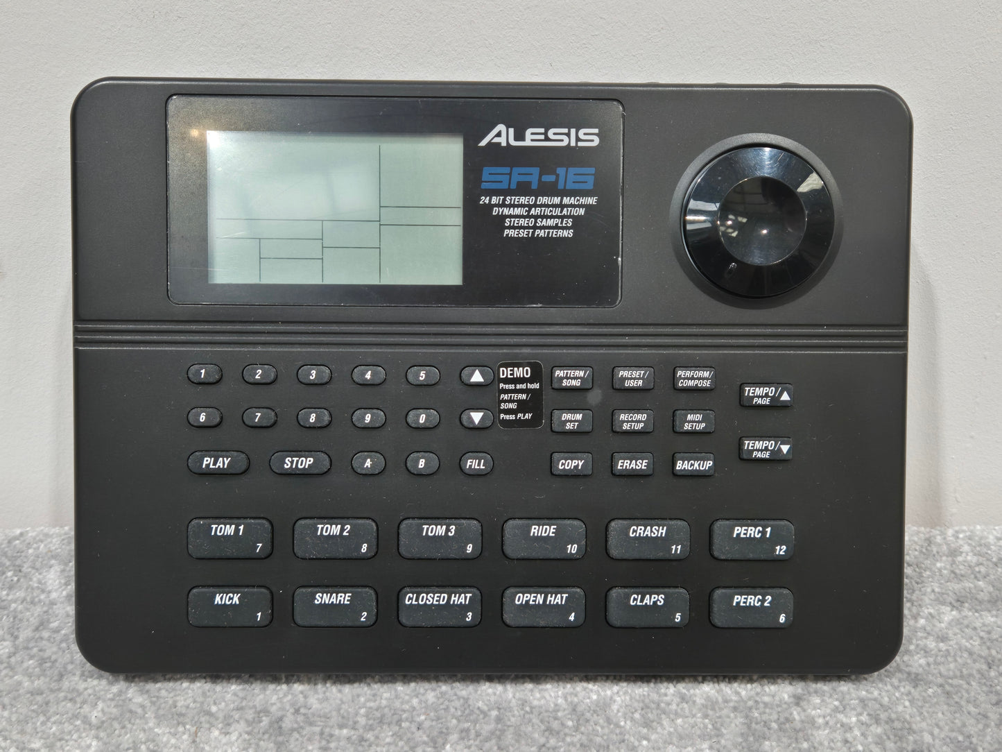 Alesis SR16 - Classic Drum Machine w/ Original Box