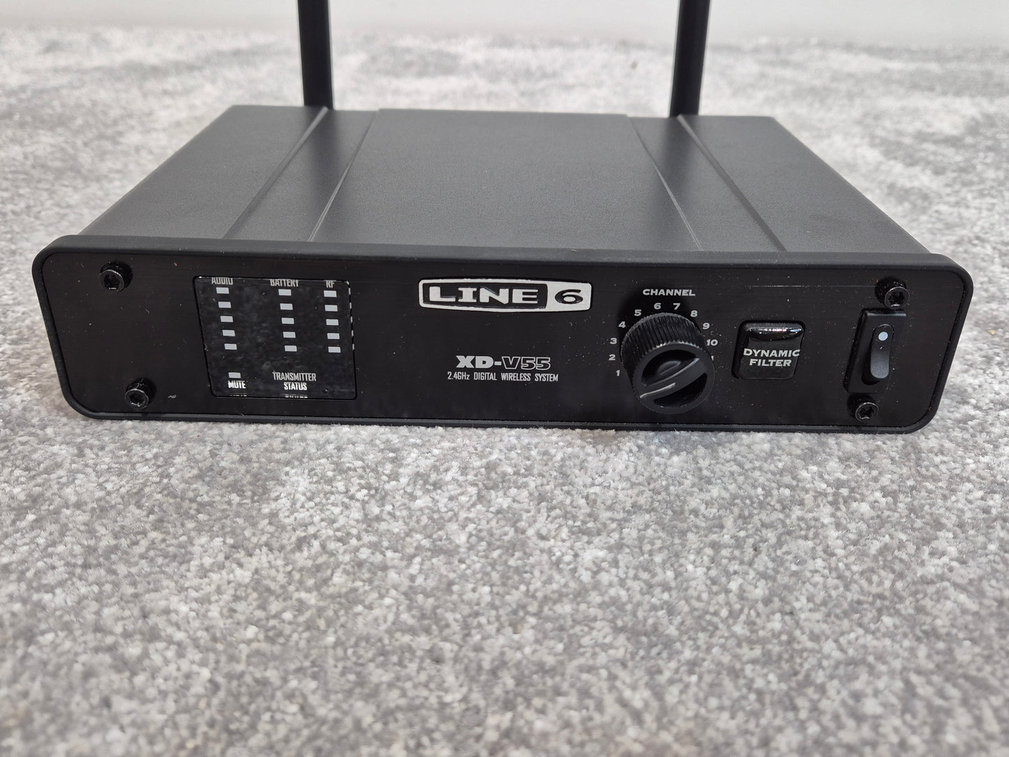 Line 6 XD-V55 - Digital Wireless Headset Microphone System w/ Soft Case