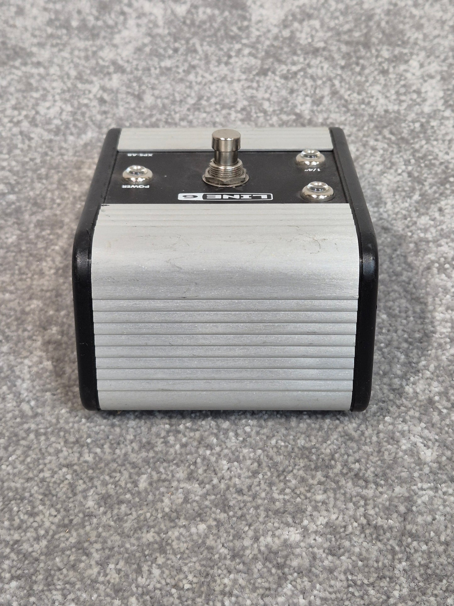 Line 6 XPS-AB - Direct Box - A/ B Switch For Variax Guitars w/ Power Supply