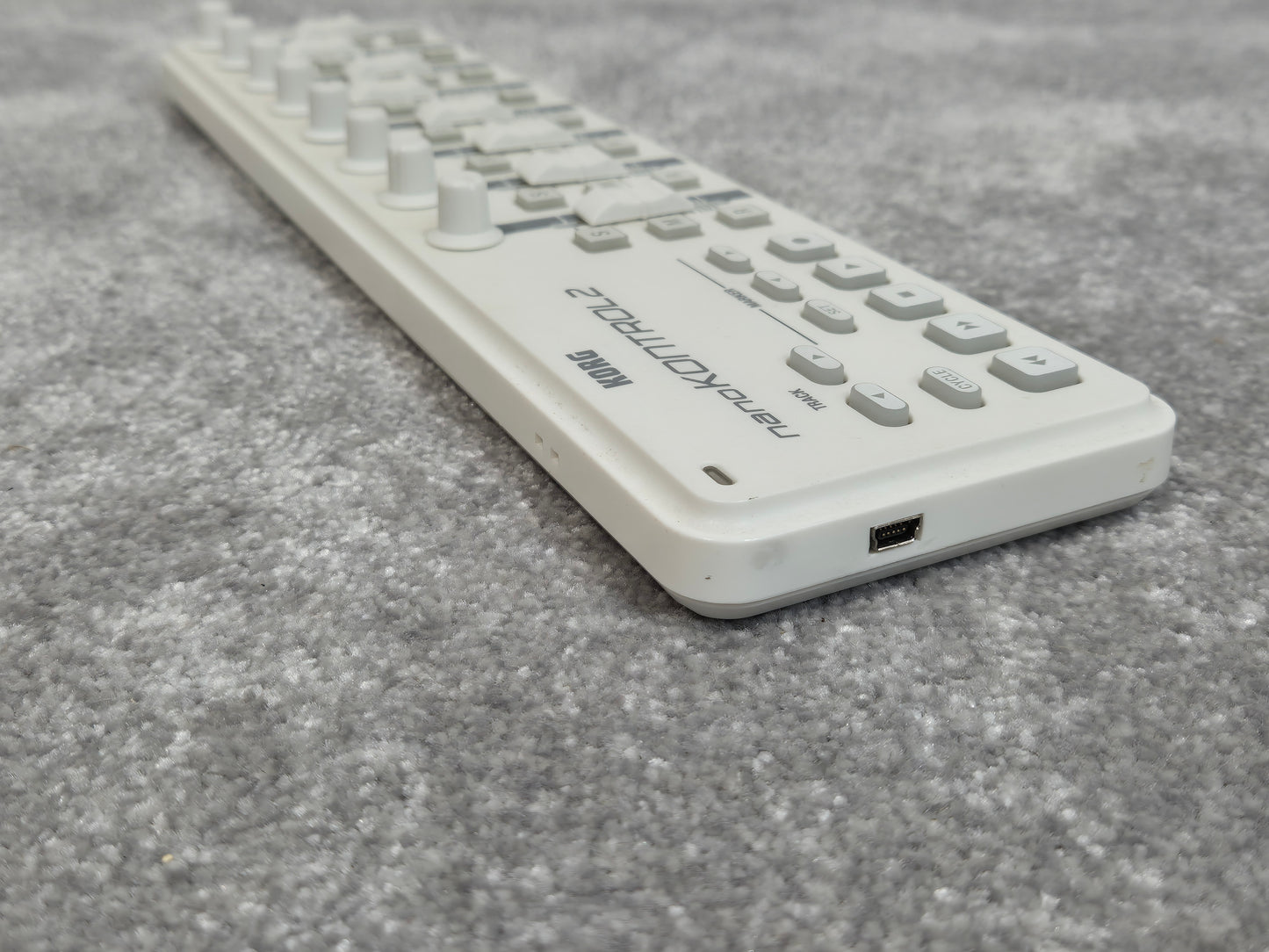 Korg nanoKONTROL 2 - Slimline USB MIDI Controller - White