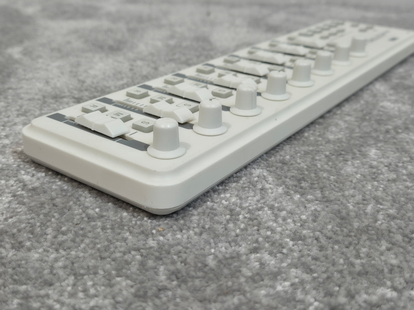 Korg nanoKONTROL 2 - Slimline USB MIDI Controller - White