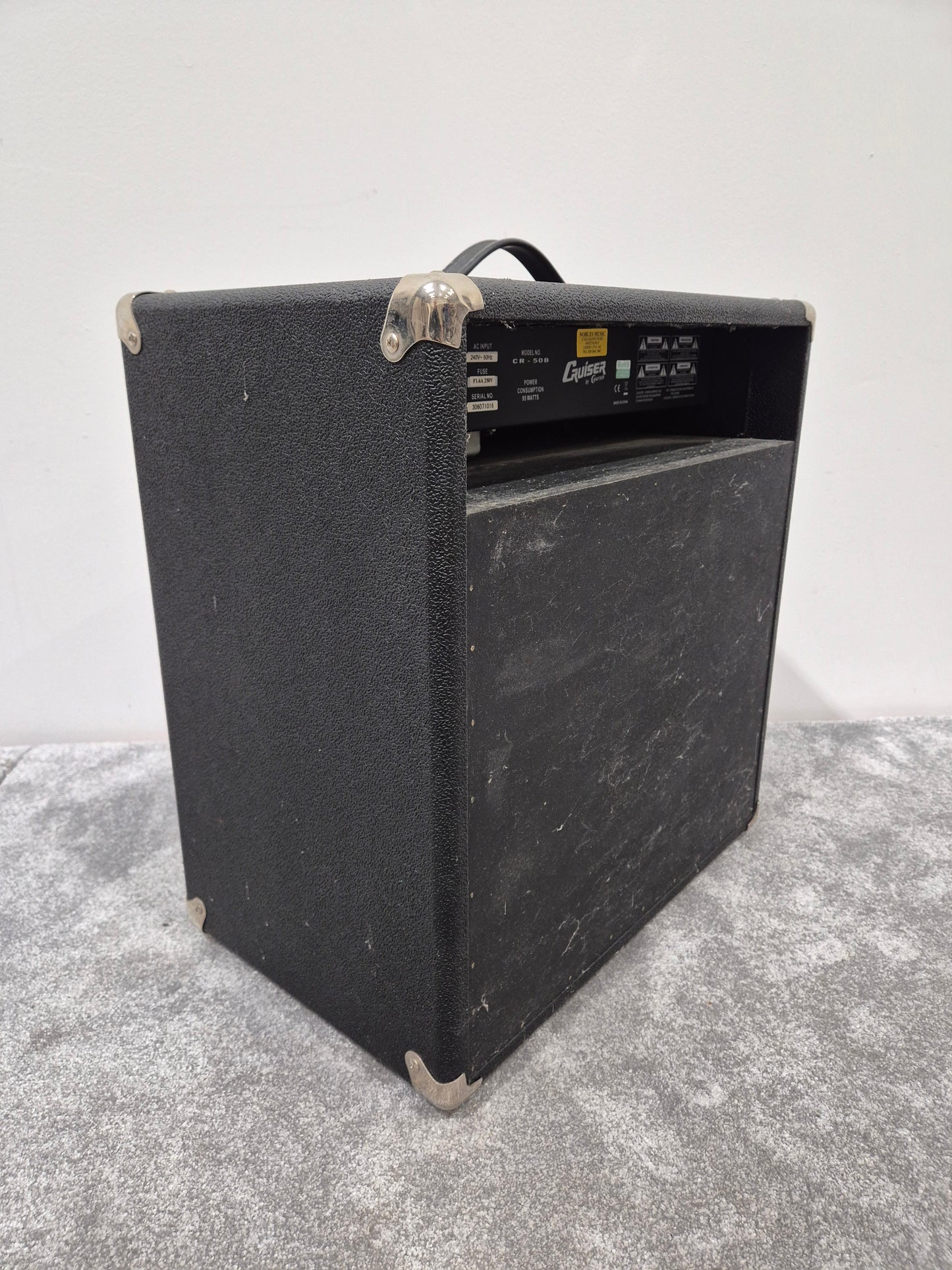Cruiser CR-50B - 50-watts RMS Bass Amplifier