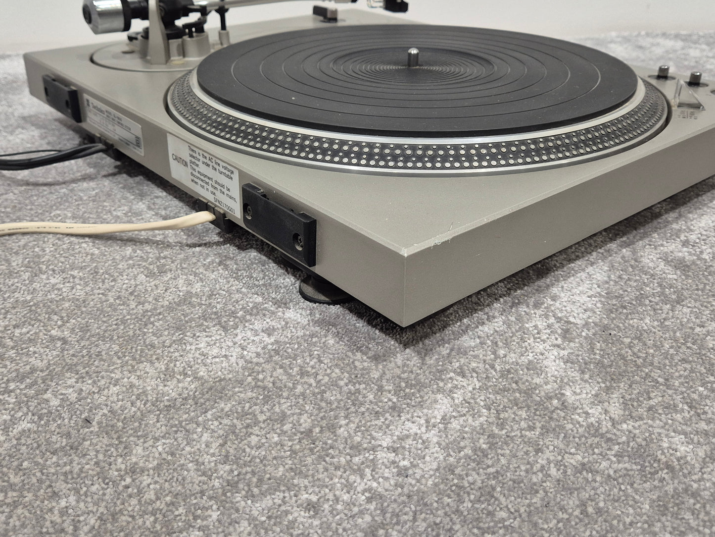 Technics SL 1800 - Direct-Drive Turntable