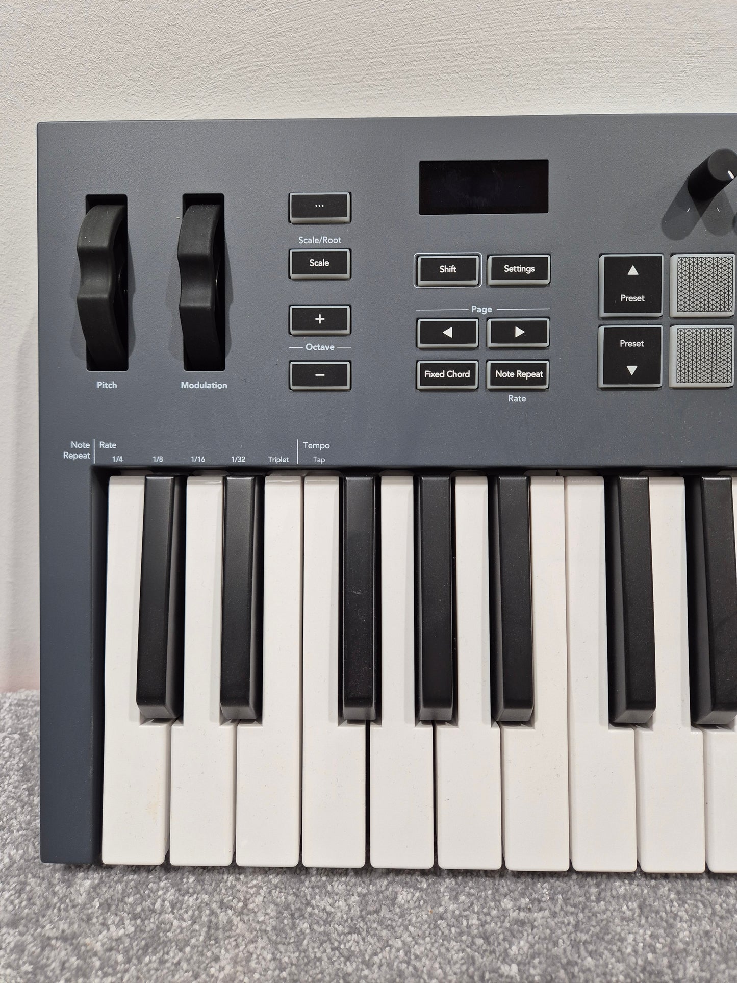 Novation FLkey 37 - MIDI Keyboard Controller