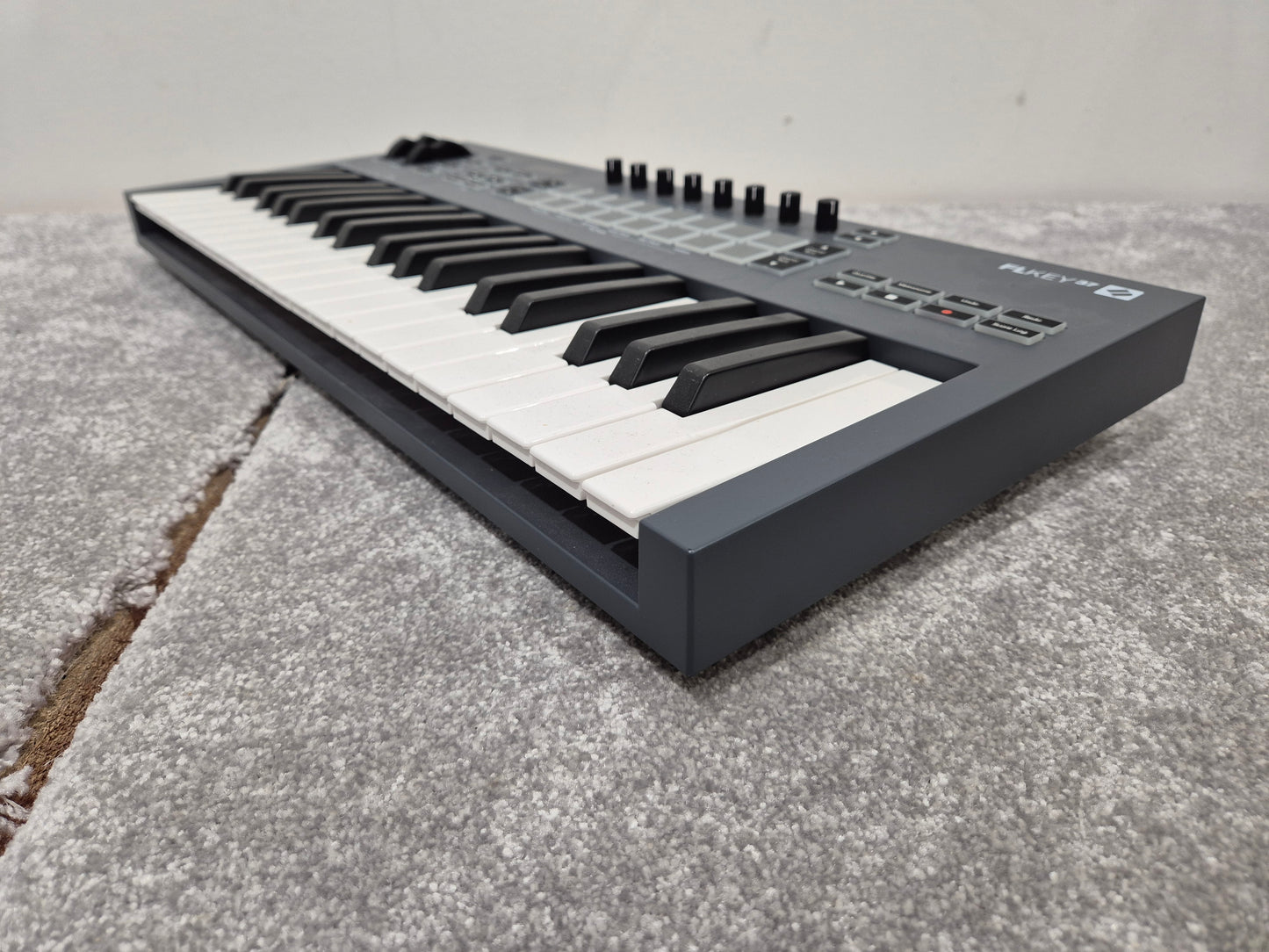 Novation FLkey 37 - MIDI Keyboard Controller