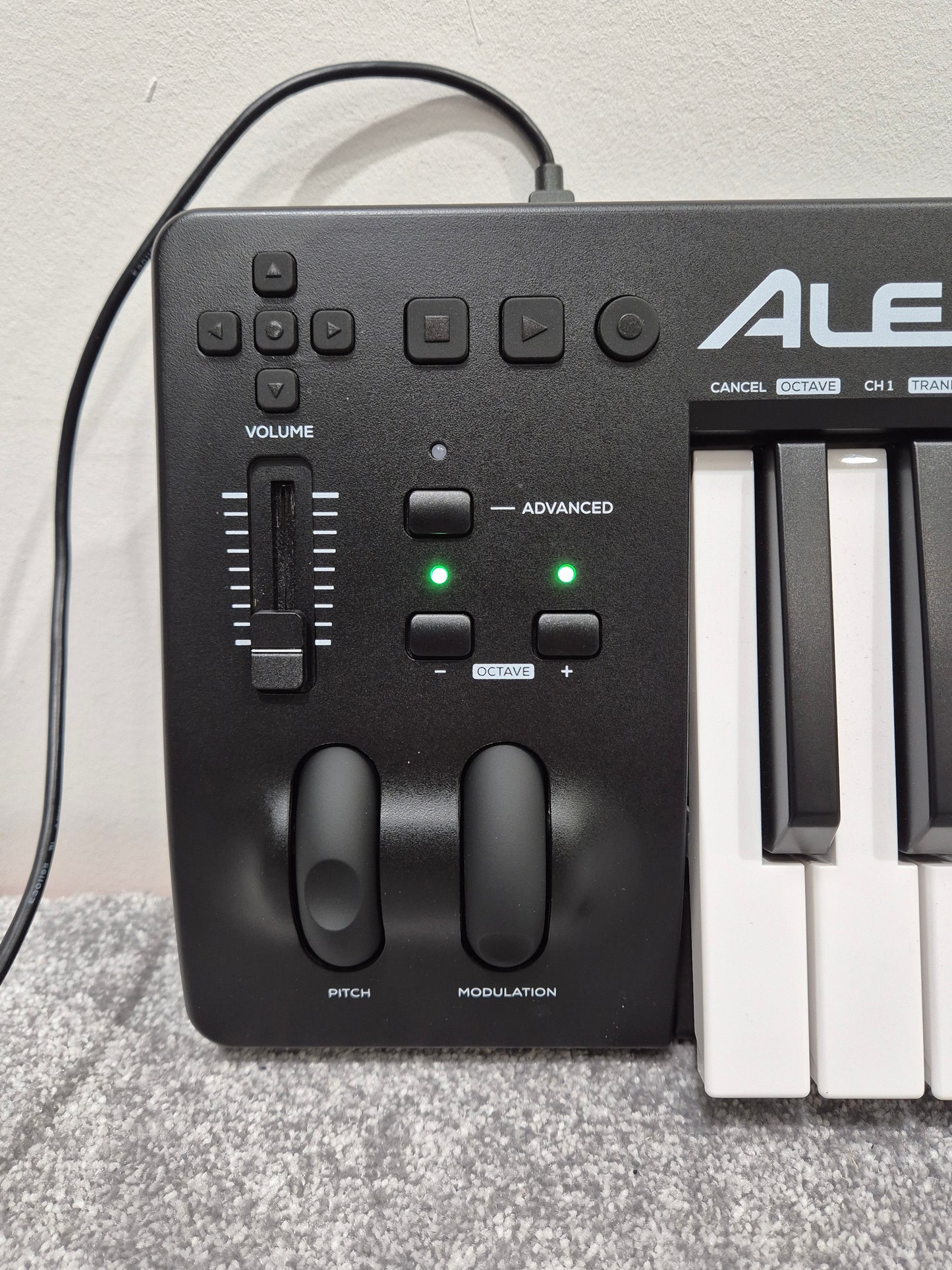Alesis Q49 - 49-Note MIDI Keyboard Controller - USB