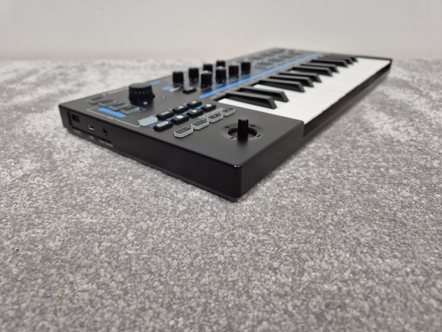 Nektar LX Mini - Compact and Versatile USB MIDI Controller