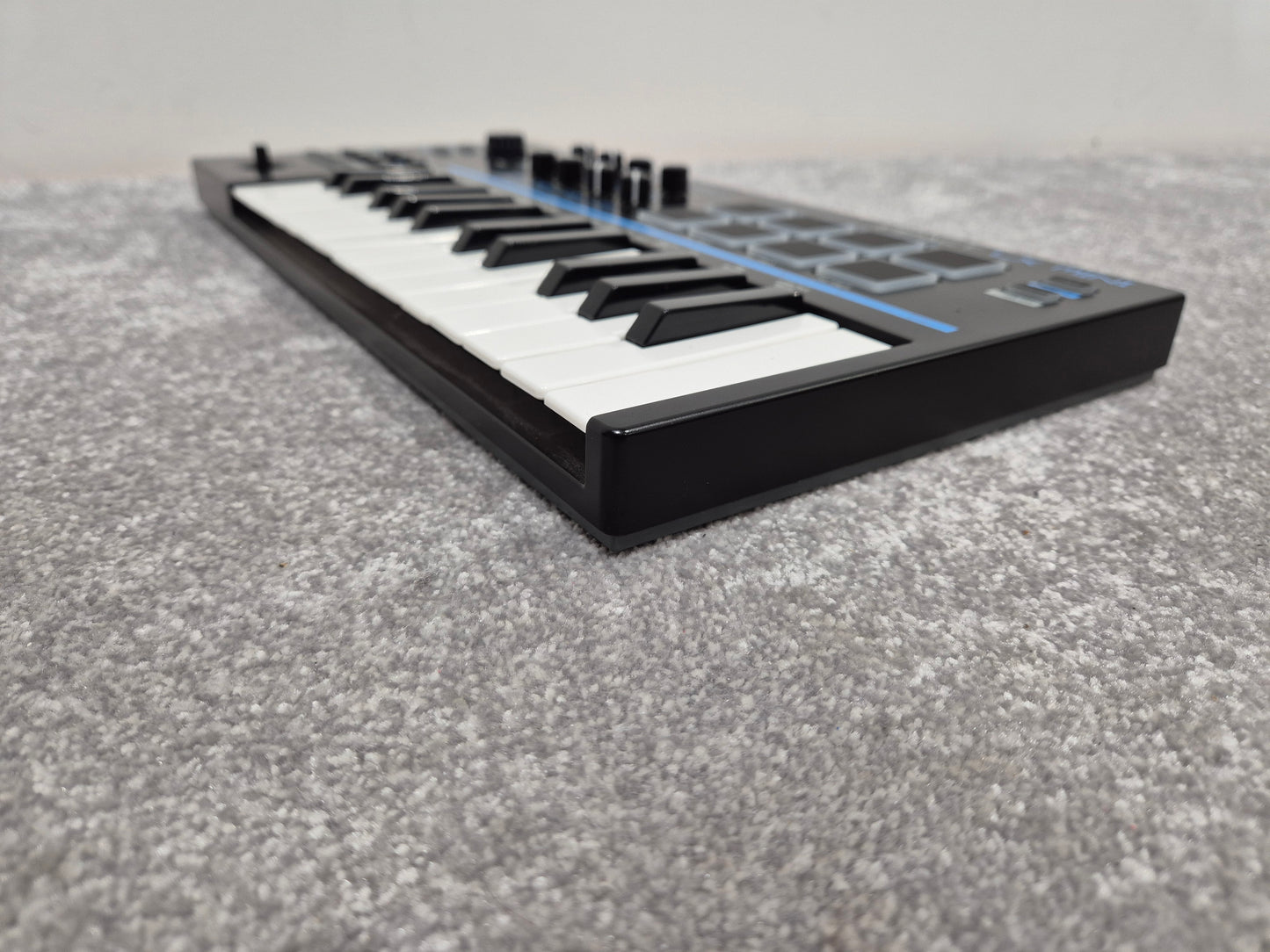 Nektar LX Mini - Compact and Versatile USB MIDI Controller