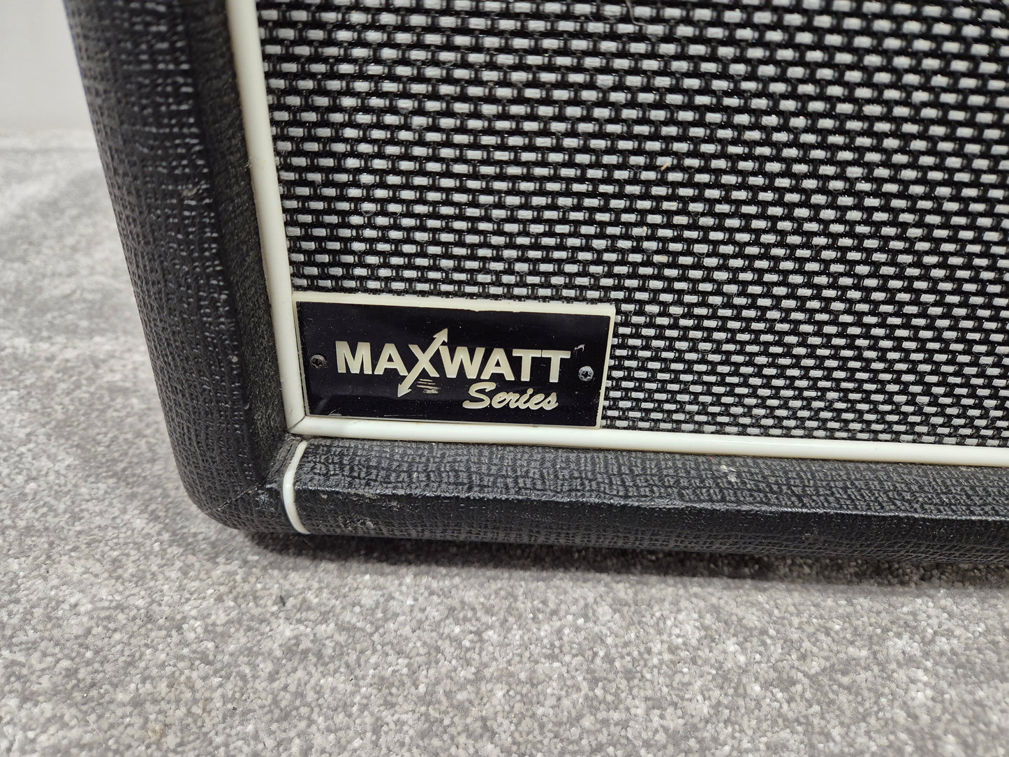 HIWATT Maxwatt G100R - Solid-State Combo Amplifier