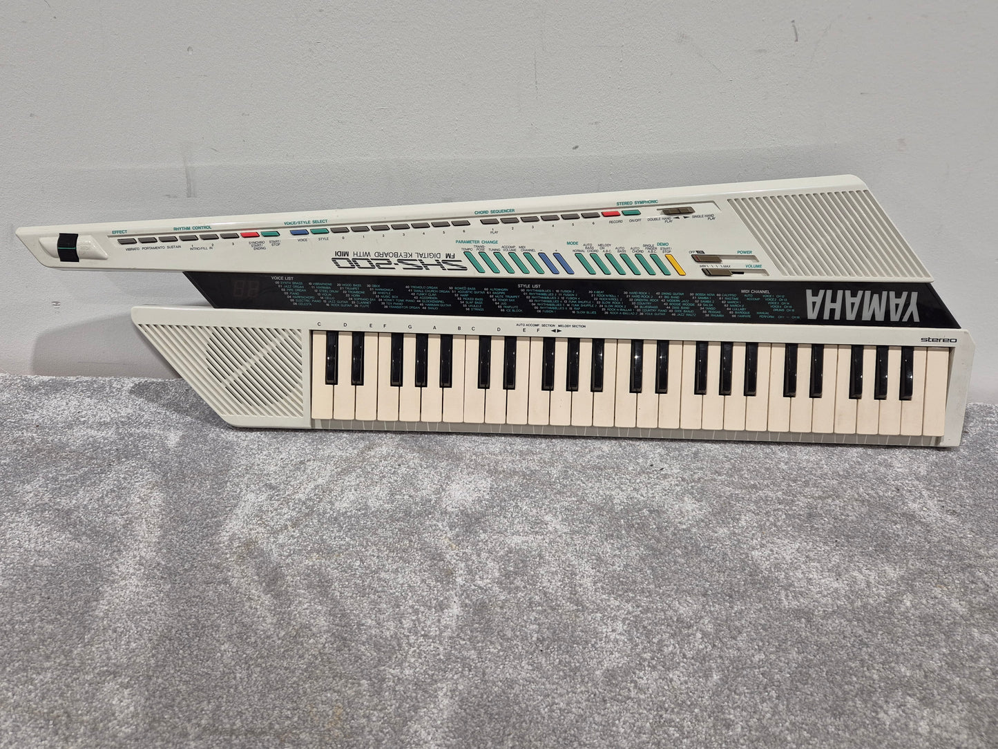 Yamaha SHS-200 - Digital Shoulder Electronic Keyboard w/ Hard Case