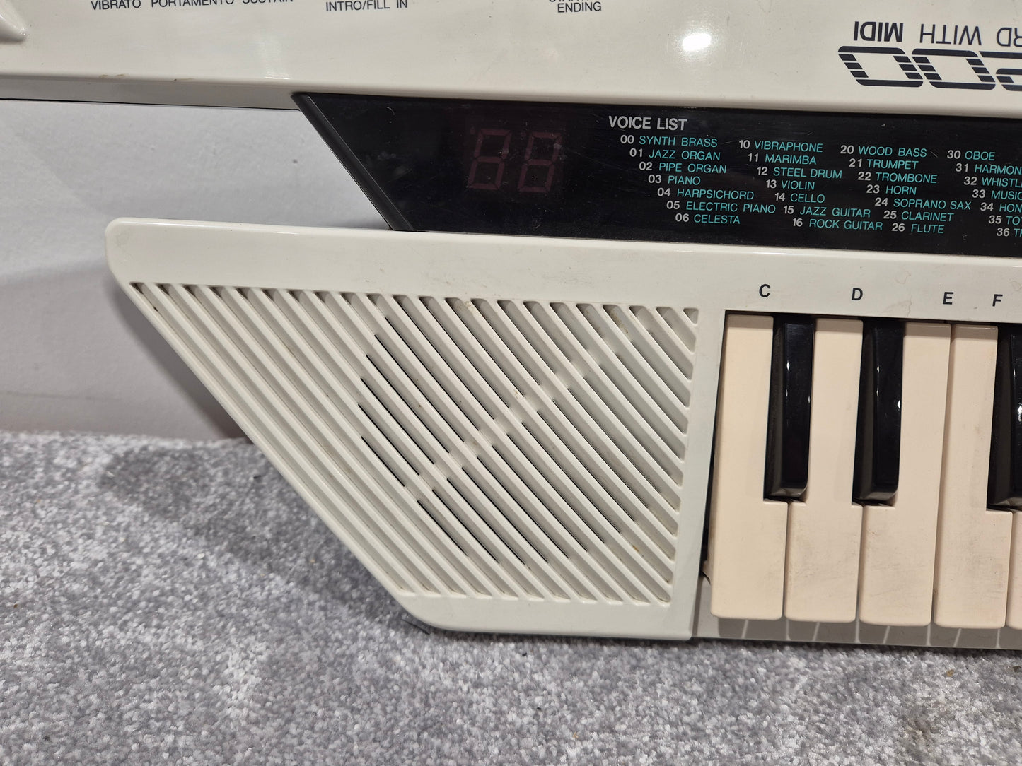 Yamaha SHS-200 - Digital Shoulder Electronic Keyboard w/ Hard Case
