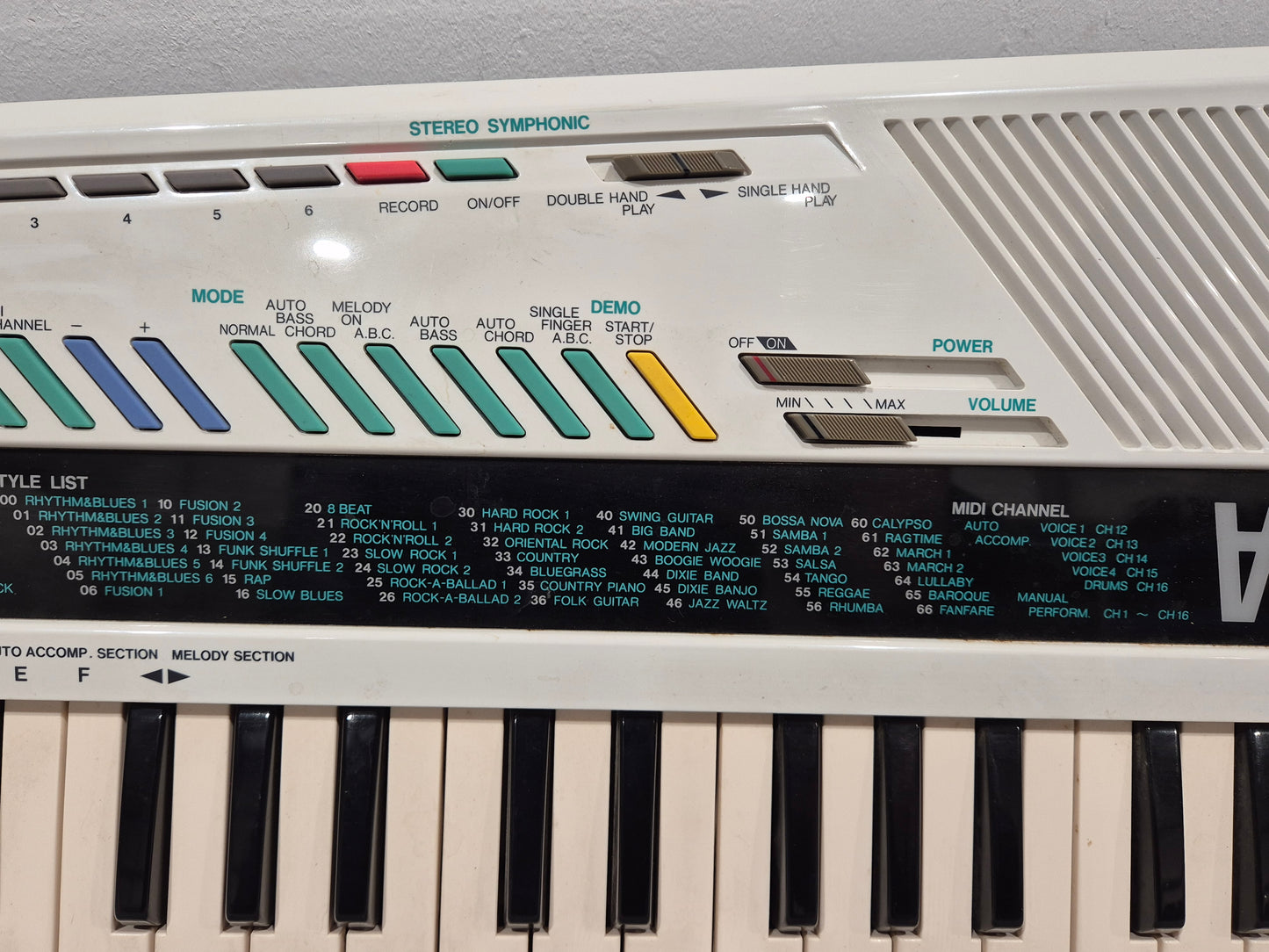 Yamaha SHS-200 - Digital Shoulder Electronic Keyboard w/ Hard Case
