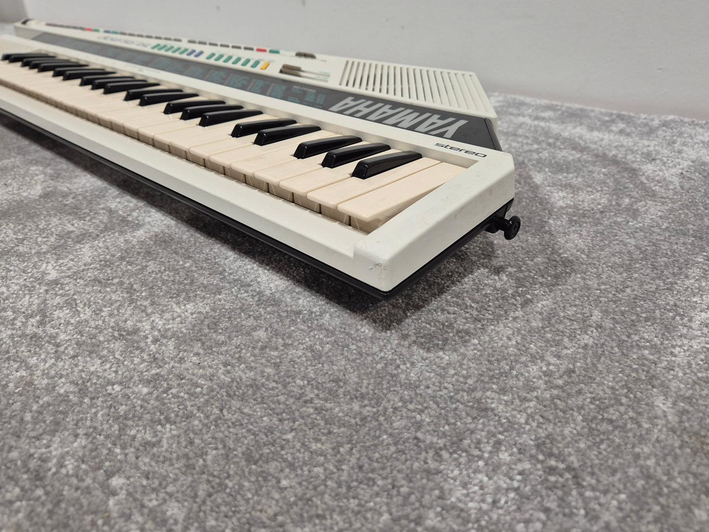 Yamaha SHS-200 - Digital Shoulder Electronic Keyboard w/ Hard Case
