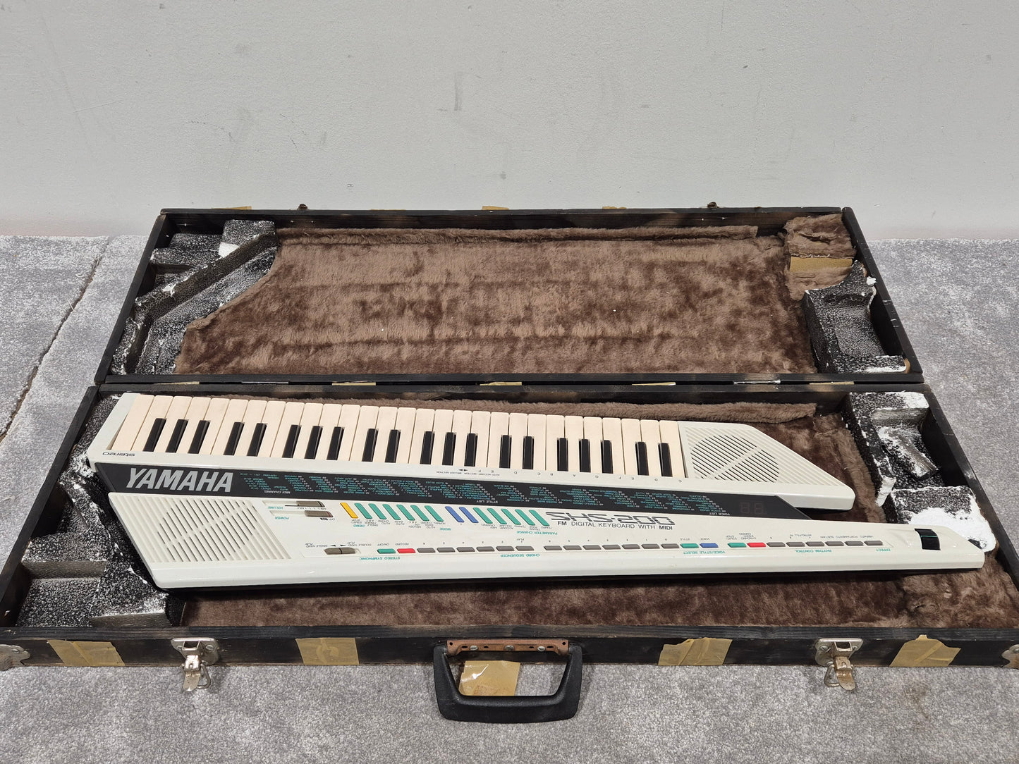 Yamaha SHS-200 - Digital Shoulder Electronic Keyboard w/ Hard Case