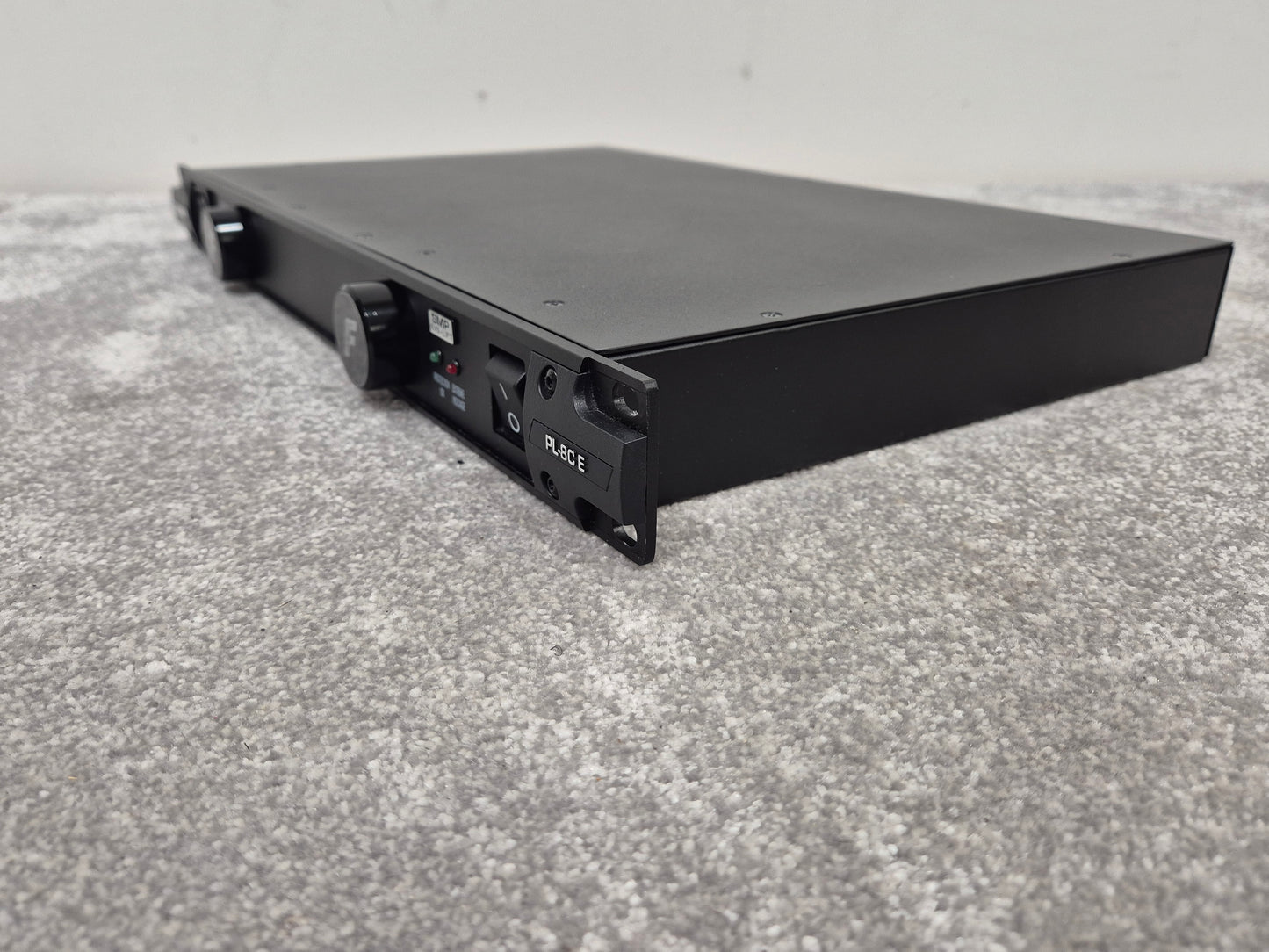 Furman PL-8C E – Rackmount Power Conditioner – Cosmetically Excellent (Read Description)