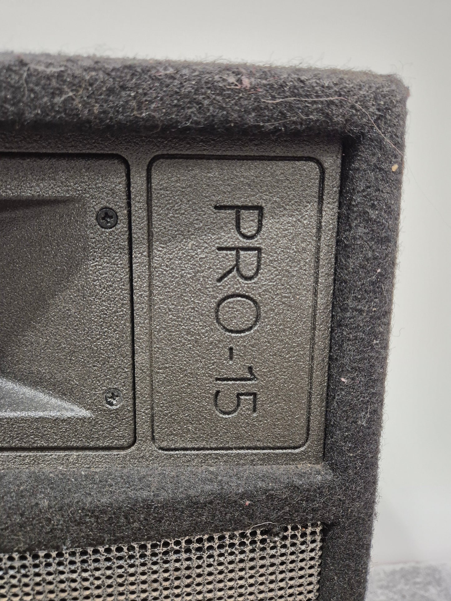 Peavey PRO 15 - 15-inch 300 watts RMS Loudspeaker