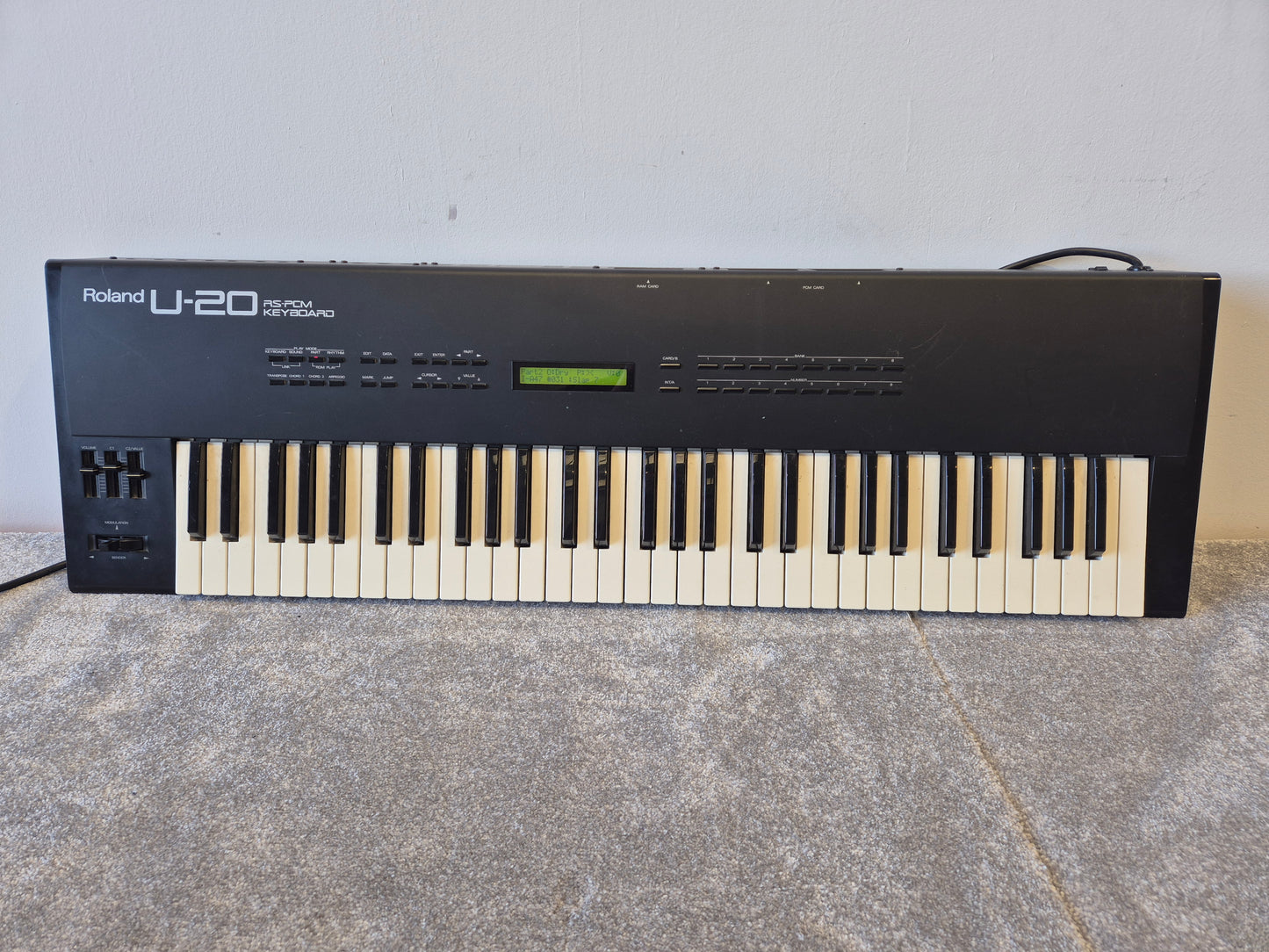 Roland U-20 - PCM-Sample Synthesizer w/ Original Box (Spares or Repairs)