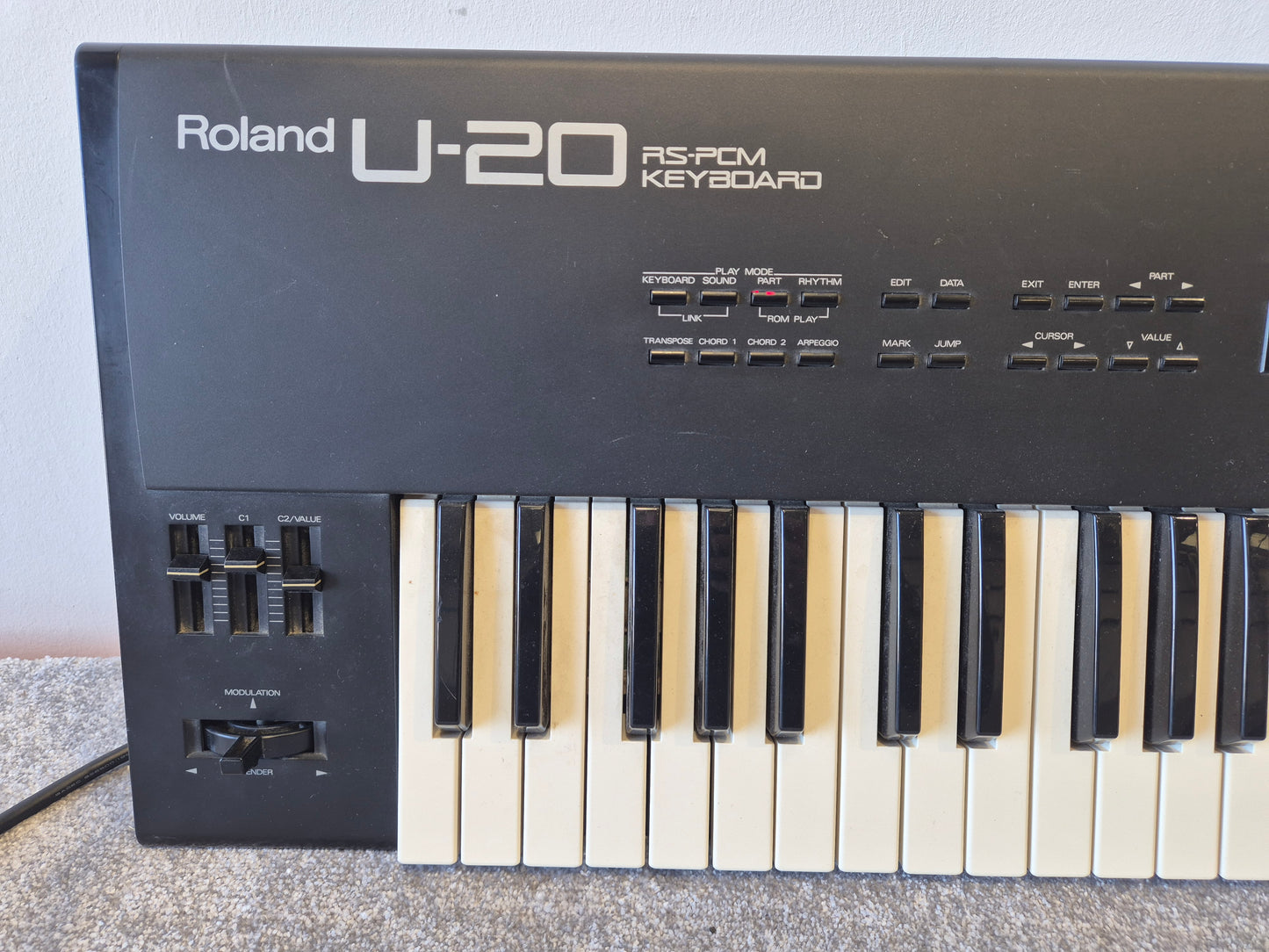 Roland U-20 - PCM-Sample Synthesizer w/ Original Box (Spares or Repairs)