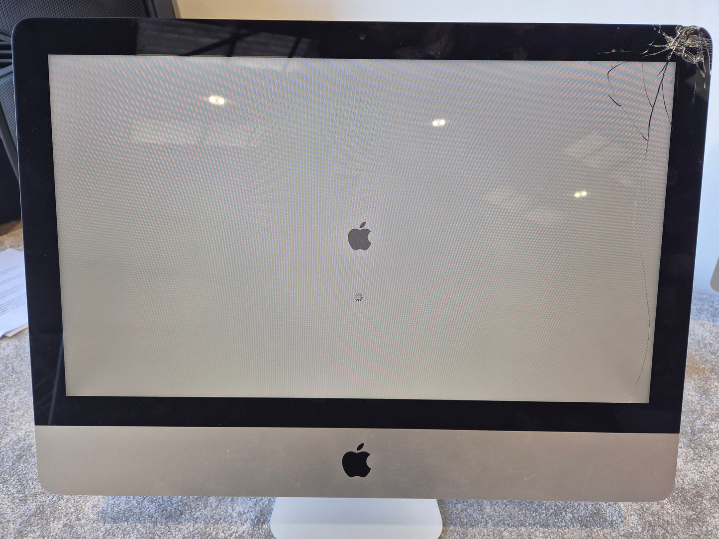 Apple iMac 21-inch i5 Processor with Keyboard and Mouse- C02MT4AQFY0T (Spares or Repairs)