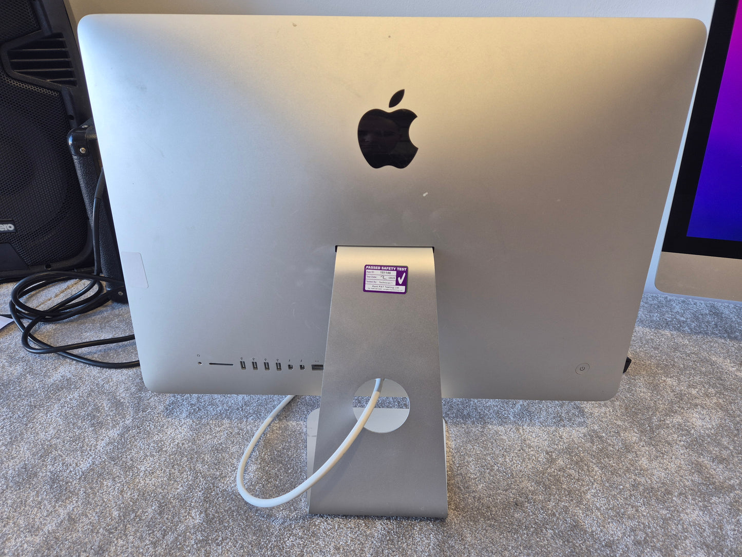 Apple iMac 21-inch i5 Processor with Keyboard and Mouse- C02MT4AQFY0T (Spares or Repairs)