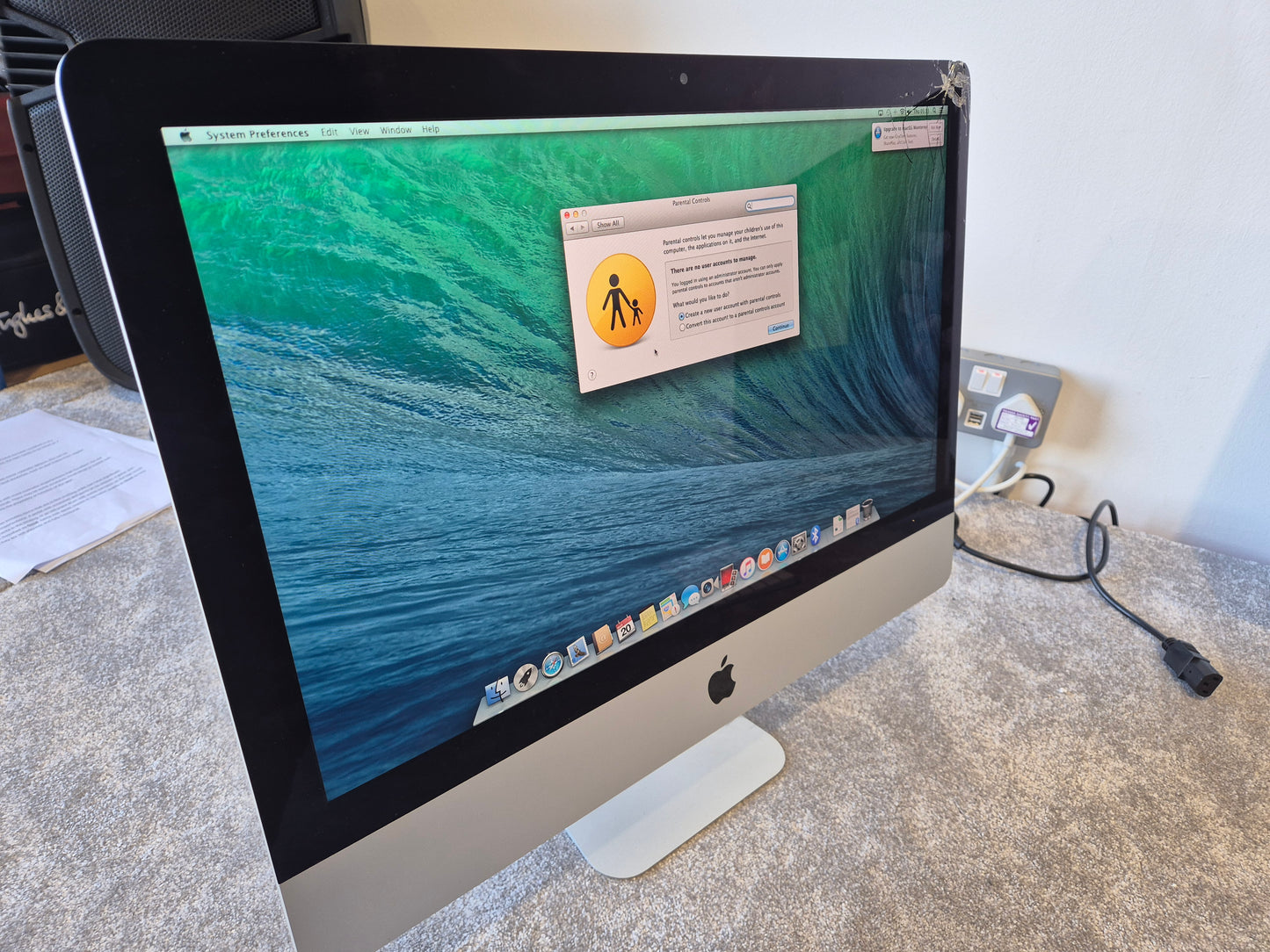 Apple iMac 21-inch i5 Processor with Keyboard and Mouse- C02MT4AQFY0T (Spares or Repairs)