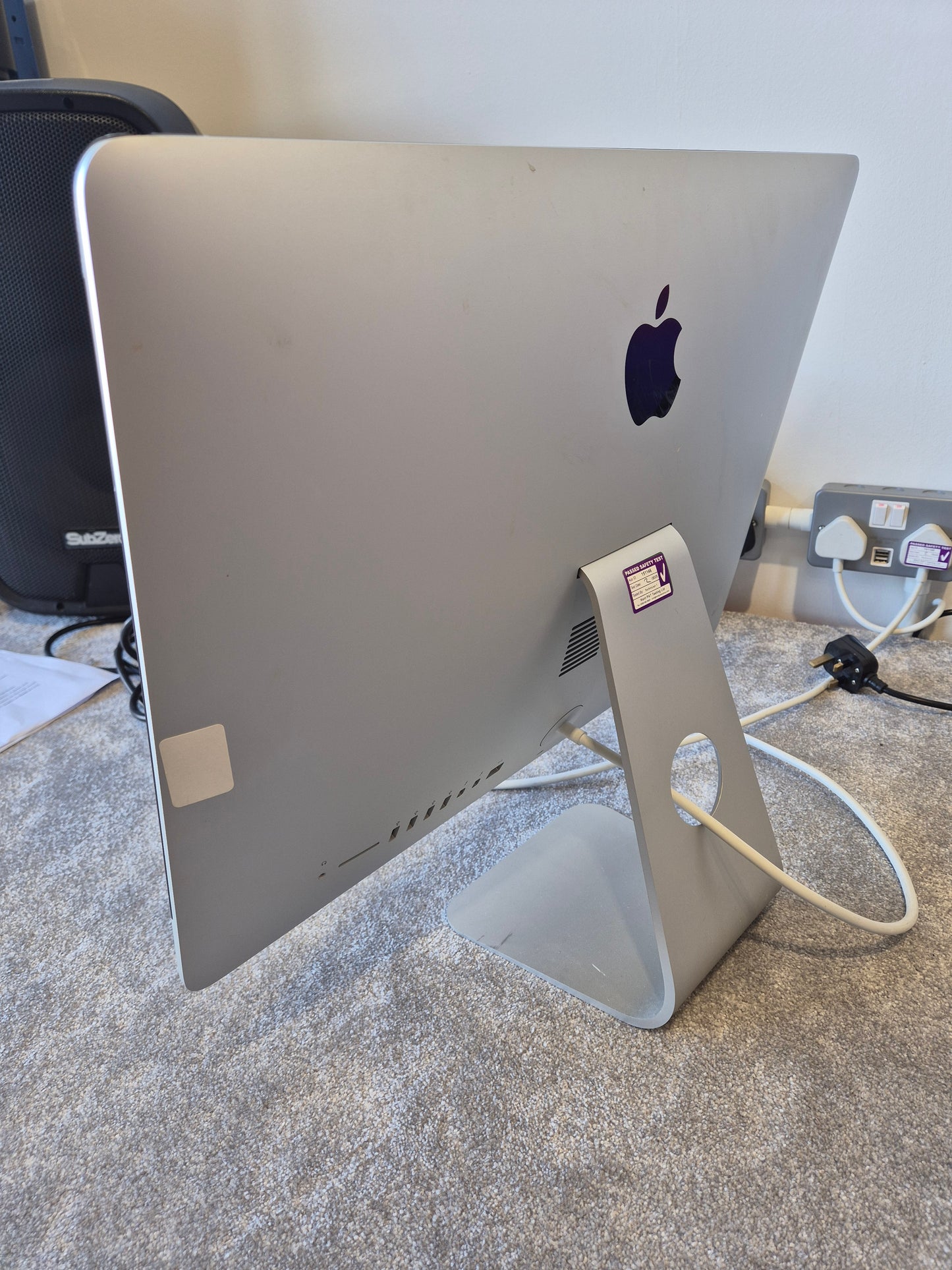 Apple iMac 21-inch i5 Processor with Keyboard and Mouse- C02MT4AQFY0T (Spares or Repairs)