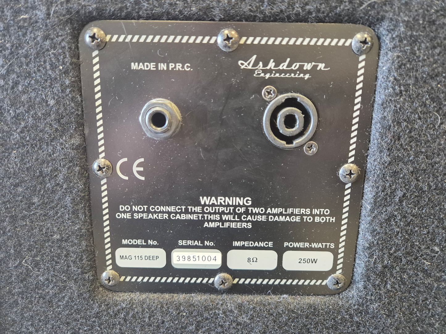 Ashdown Mag 115 Deep - 250 watts 1 x 15" Bass Amplifier Cabinet