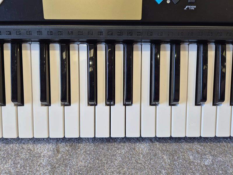 Yamaha YPT-220 - 61-key Musical Keyboard w/ Original Box - image 6