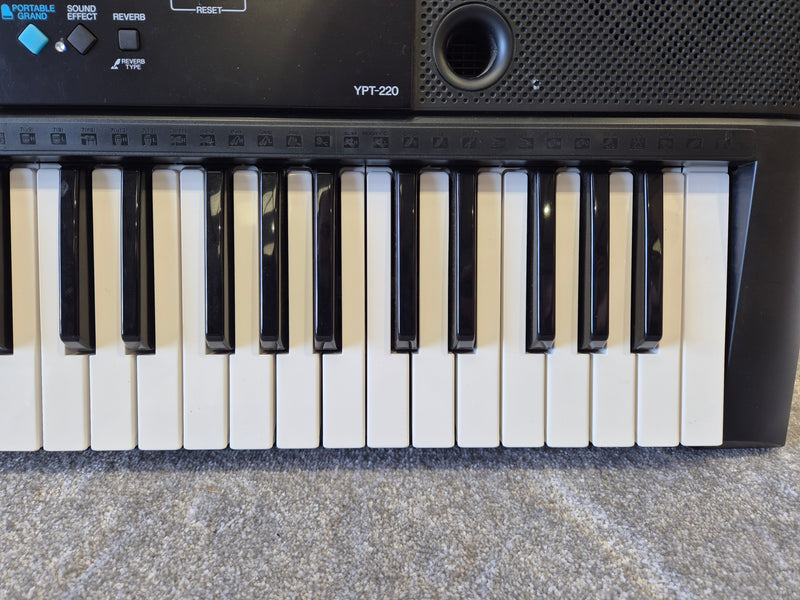 Yamaha YPT-220 - 61-key Musical Keyboard w/ Original Box - image 7