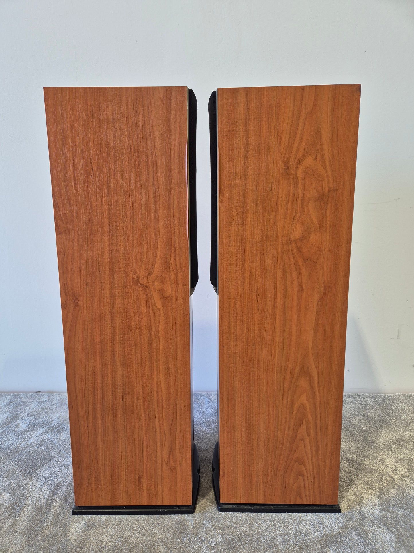 Wharfedale Diamond 8.3 - Floor-Standing Speakers (Pair)