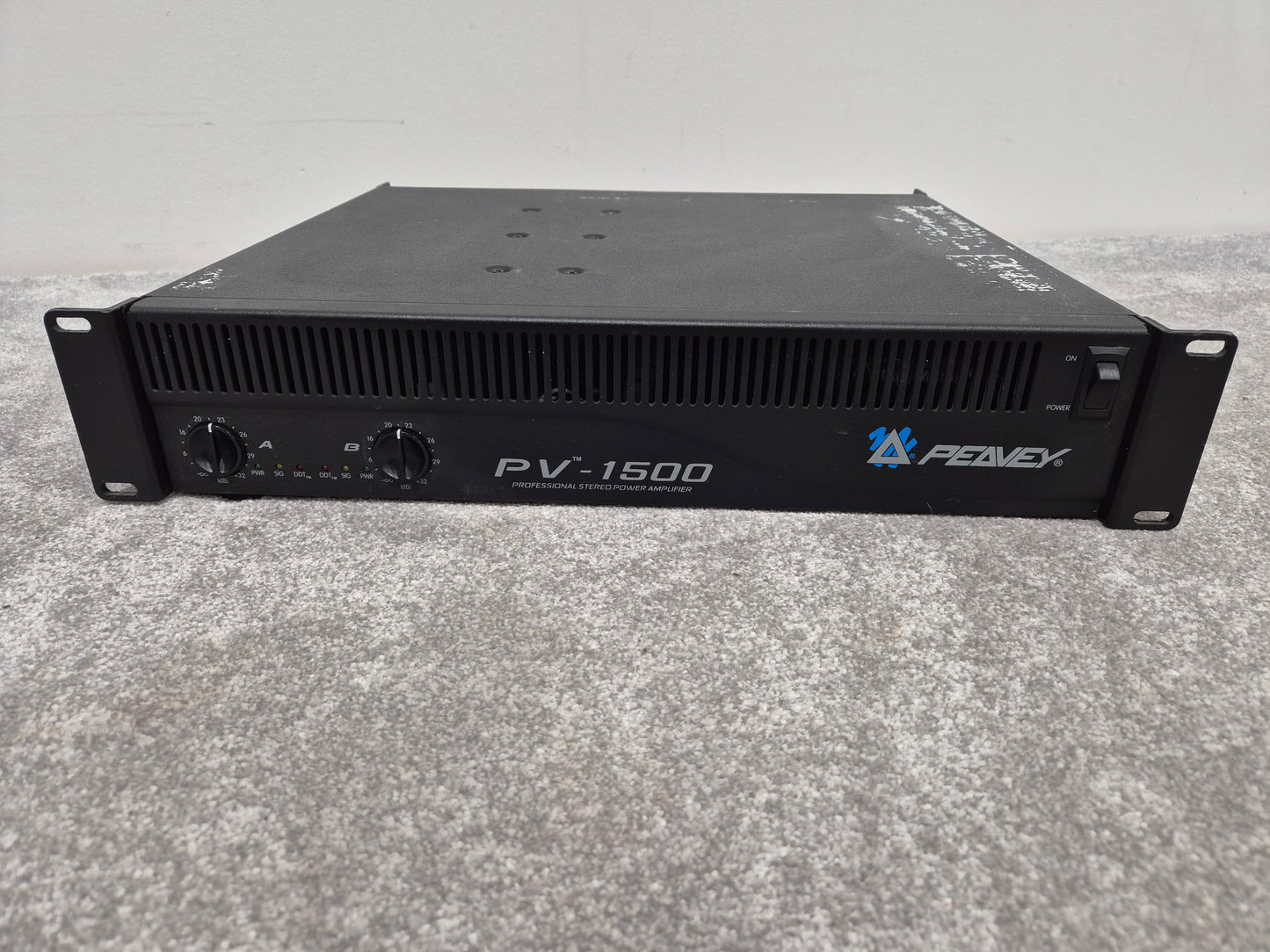 Peavey PV 1500 - 500-watts Stereo Power Amplifier