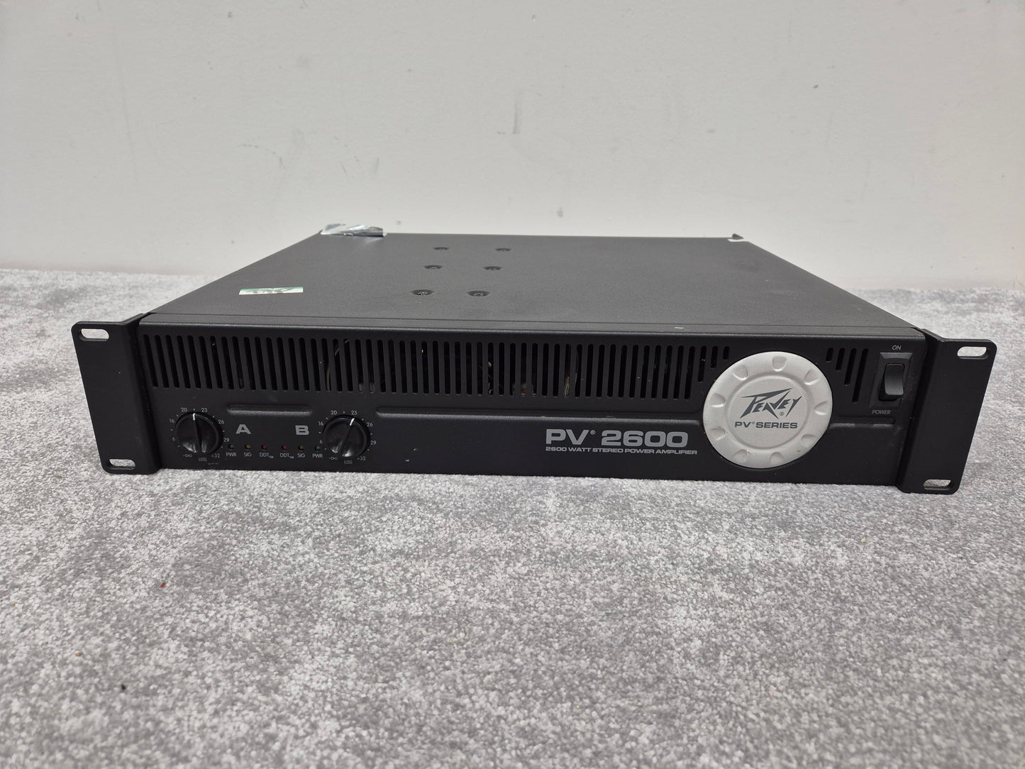 Peavey PV 2600 - Powerful 2-Channel Power Amplifier