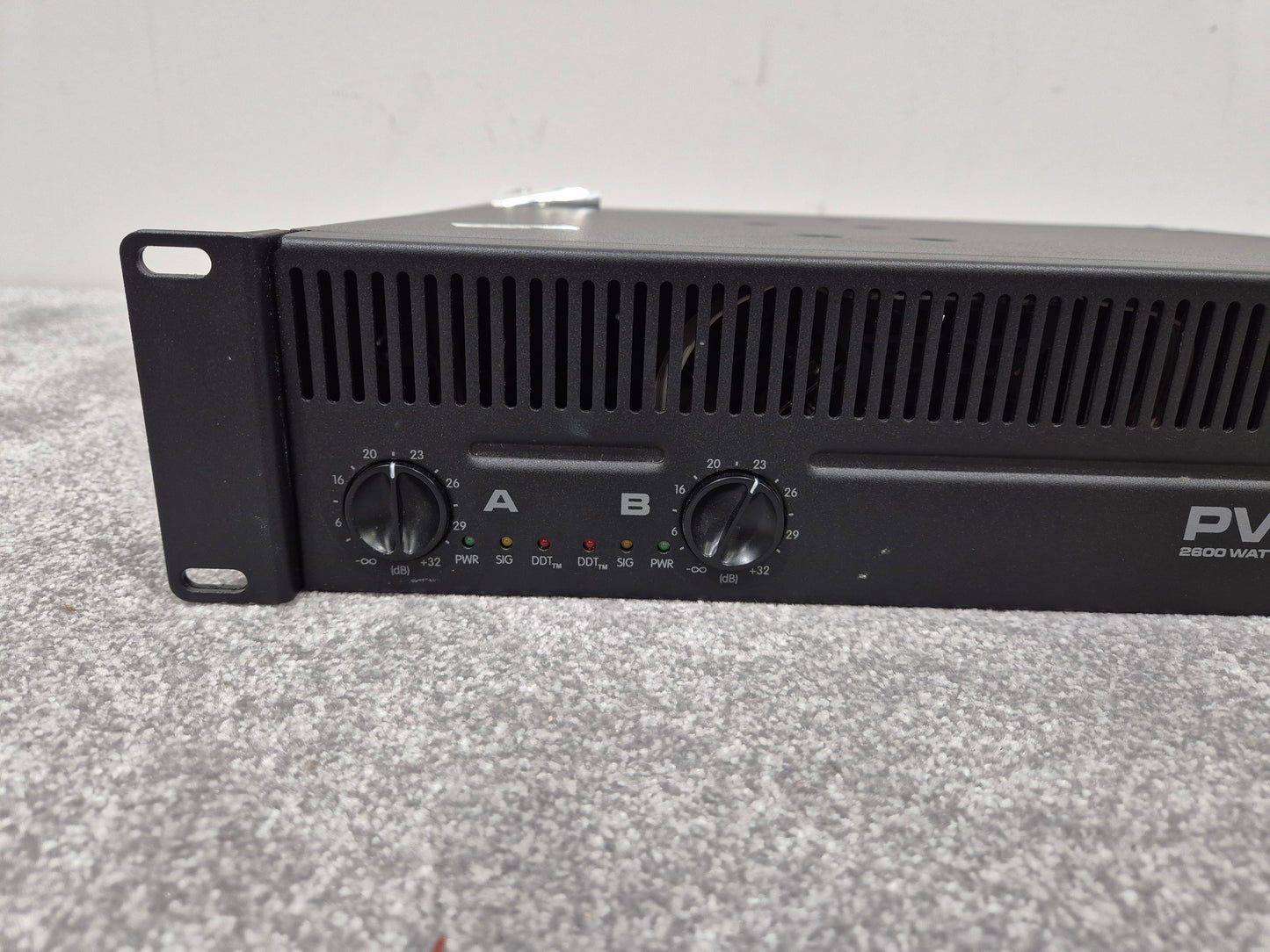 Peavey PV 2600 - Powerful 2-Channel Power Amplifier
