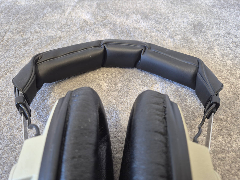 beyerdynamic DT 100 - Dynamic Studio Headphone w/ Original Box - image 2