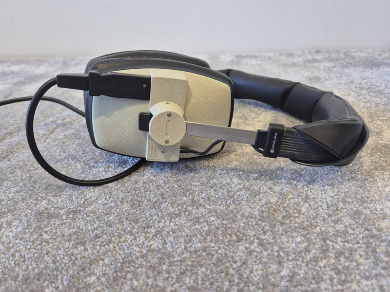 beyerdynamic DT 100 - Dynamic Studio Headphone w/ Original Box - image 4