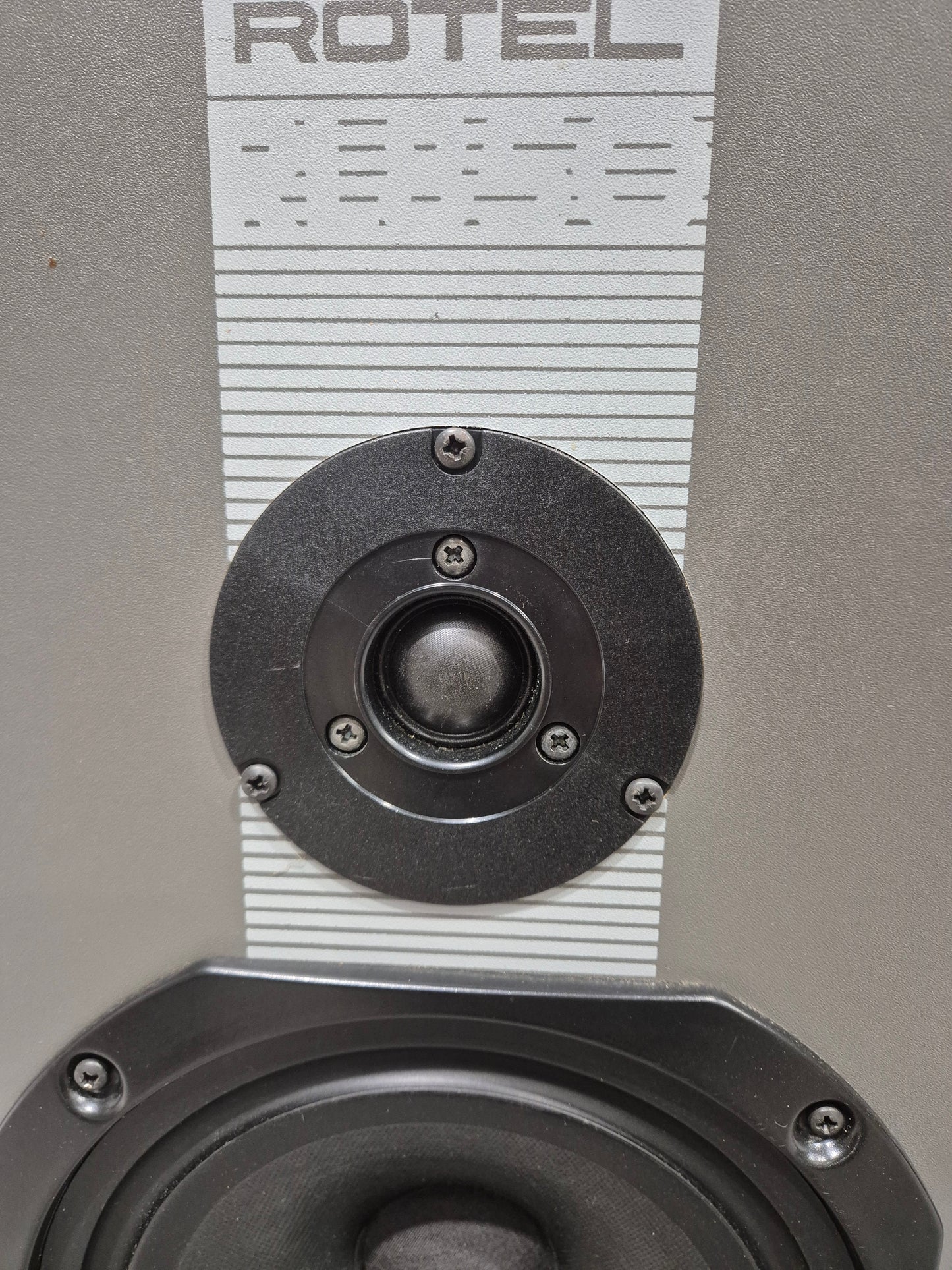 Rotel RL 850 - 50-watts Bookshelf Speakers (Pair)