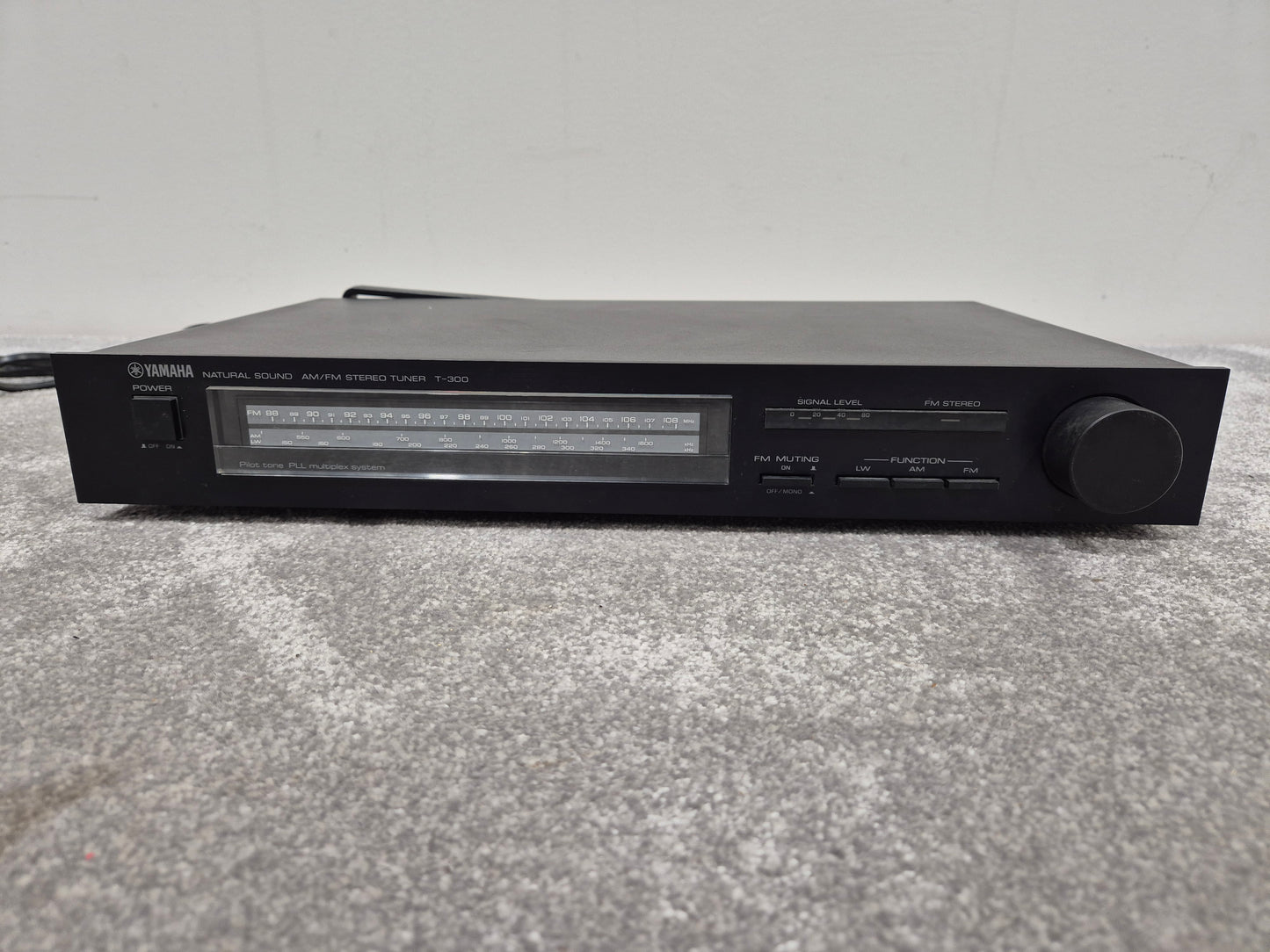Yamaha T-300 - 1983 AM/FM Stereo Tuner