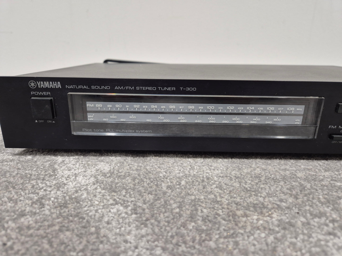 Yamaha T-300 - 1983 AM/FM Stereo Tuner