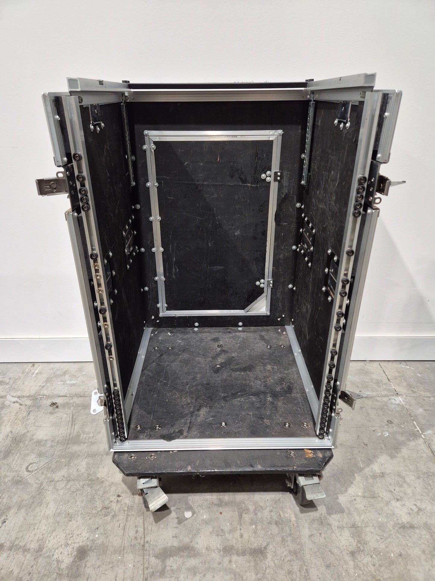 15U Rack Flight Case with Wheels