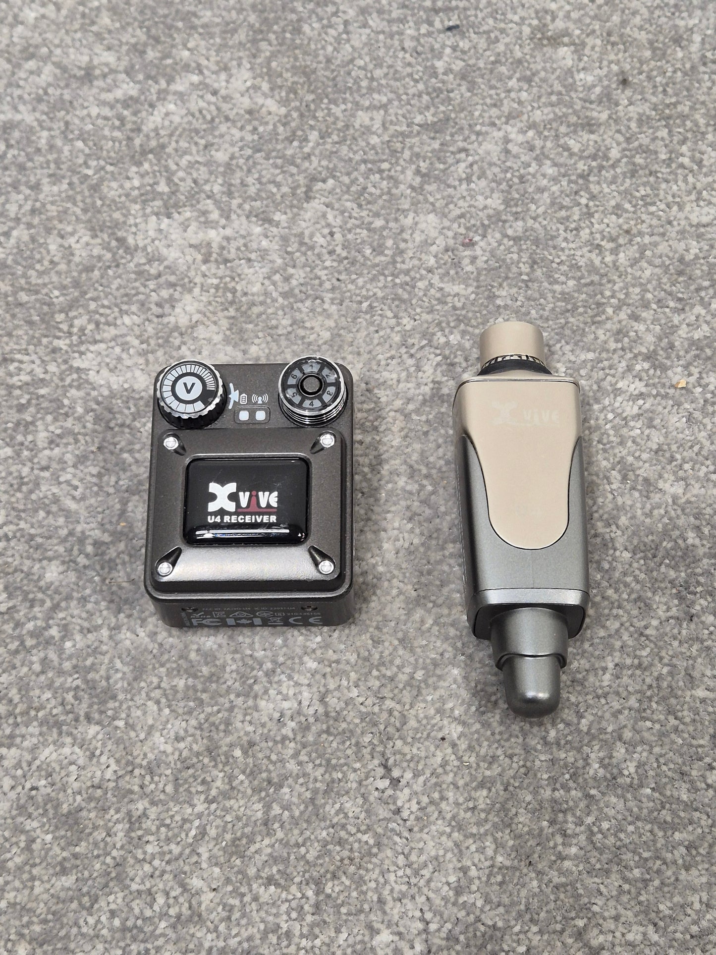 Xvive U4 - 2.4 GHz Wireless In-Ear Monitoring Solution w/ Original Box