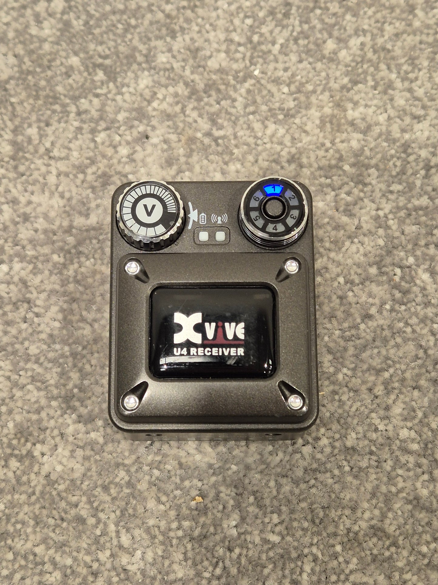 Xvive U4 - 2.4 GHz Wireless In-Ear Monitoring Solution w/ Original Box