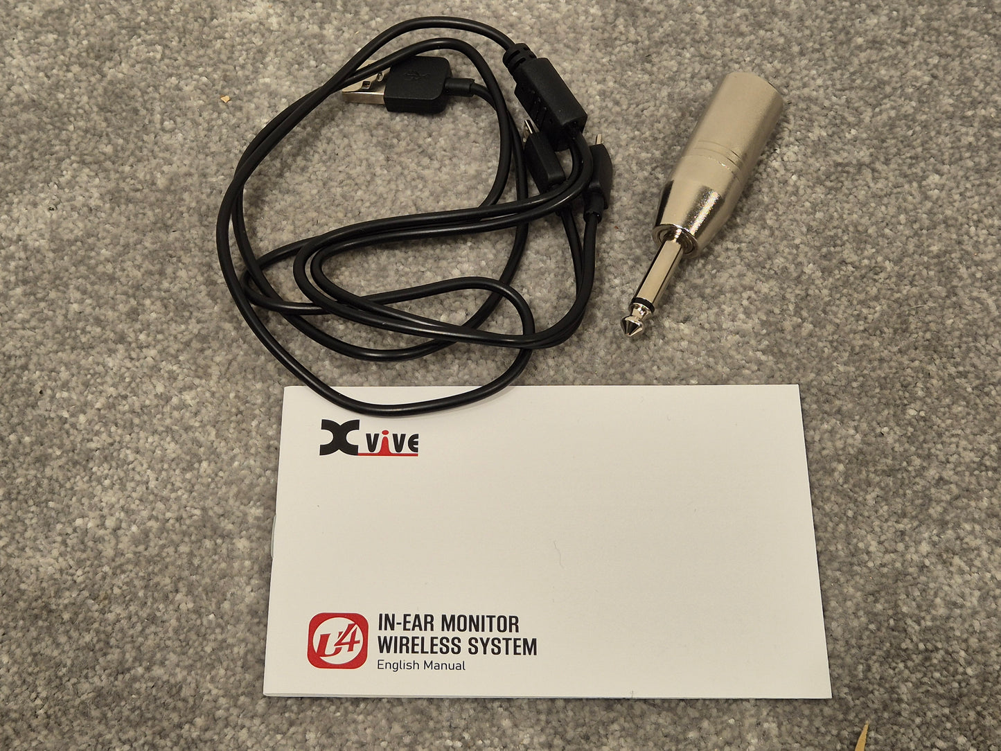 Xvive U4 - 2.4 GHz Wireless In-Ear Monitoring Solution w/ Original Box
