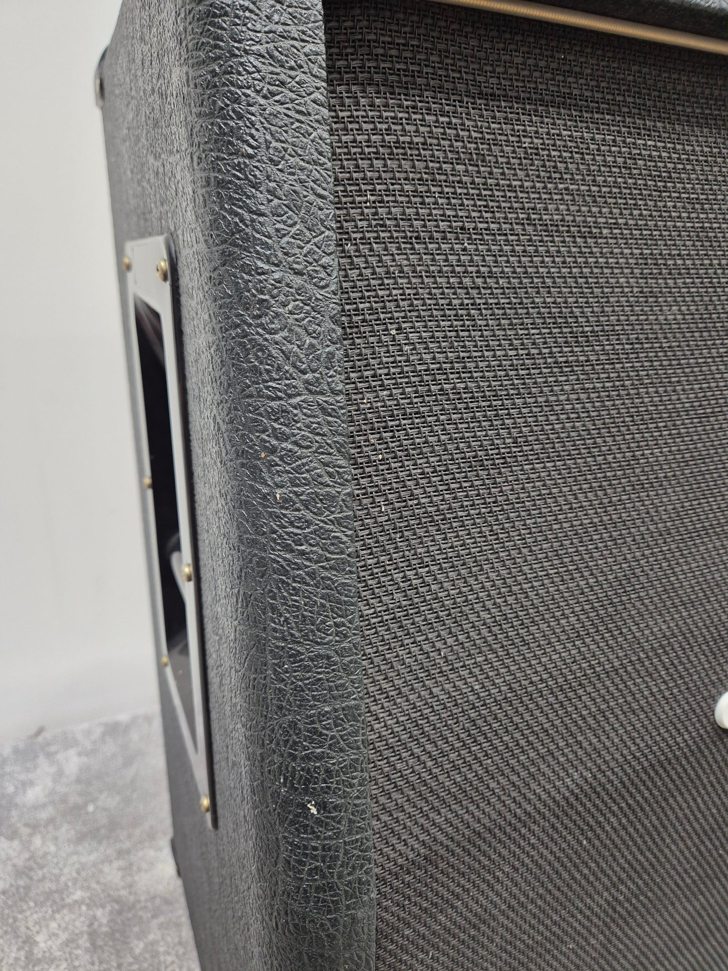 Marshall AVT412 - 200W 4x12 Angled Guitar Cabinet