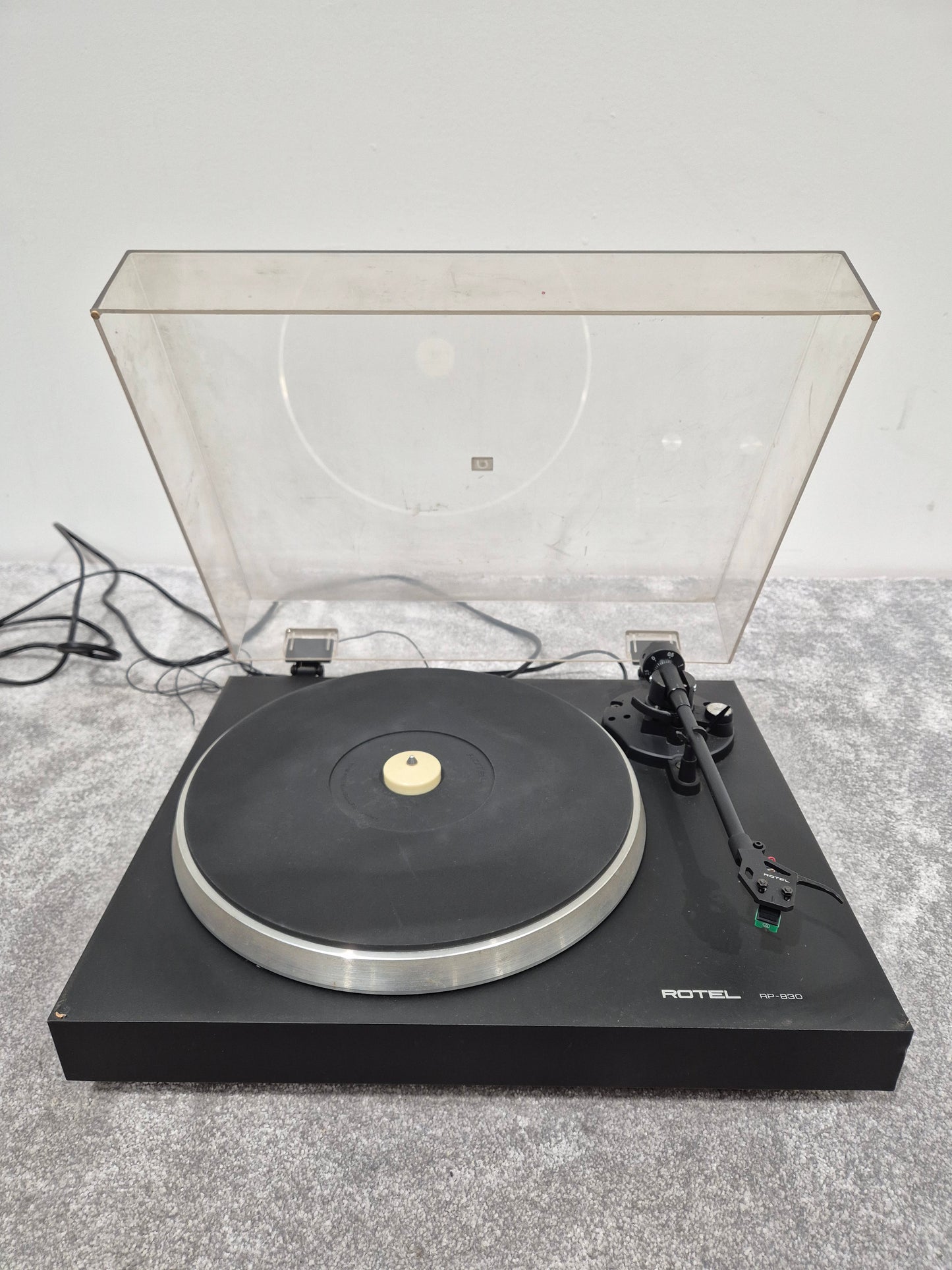 Rotel RP-830 - 2 Speed Belt-Driven Turntable