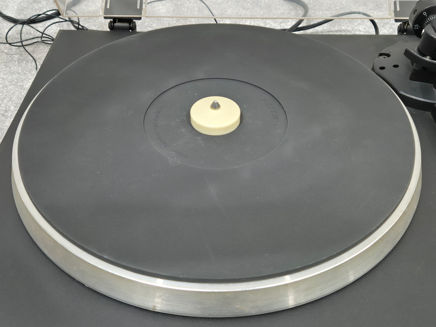 Rotel RP-830 - 2 Speed Belt-Driven Turntable