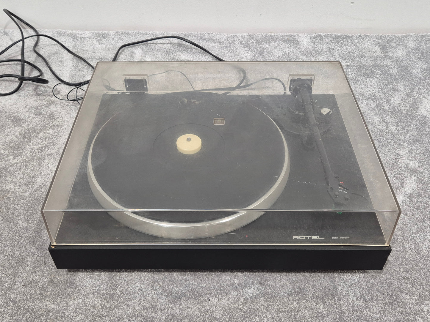 Rotel RP-830 - 2 Speed Belt-Driven Turntable