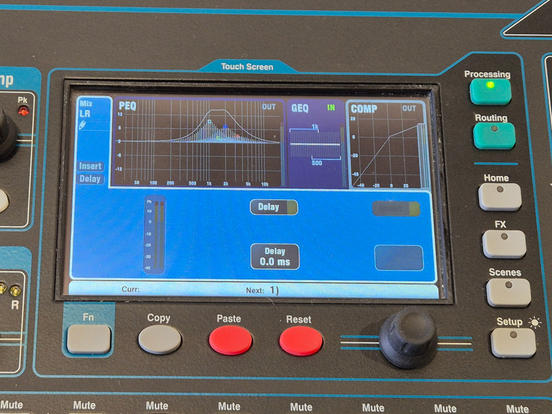 Allen & Heath Qu-16 - Compact 16-Channel Digital Mixer w/ Flight Case - image 2