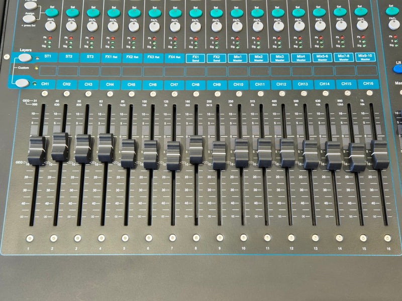 Allen & Heath Qu-16 - Compact 16-Channel Digital Mixer w/ Flight Case - image 4